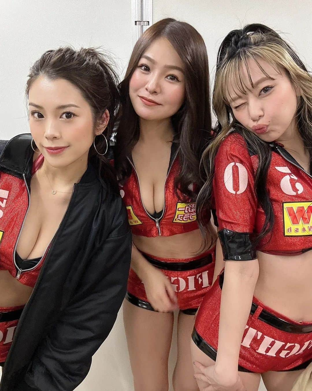 内田瑞穂さんのインスタグラム写真 - (内田瑞穂Instagram)「載せてなかった3150GIRLSメンバーとの写真❣️ さきっぺと、きぽたろーと💗  #内田瑞穂#3150GIRLS#ボクシング#ラウンドガール#hot#asian#Japanese#girl#instagood#ig#ig_japan#igers#amorous#얼스타그렘#일본#섹시#일상#소통#팔로우#性感的#粉我#日本的」2月12日 21時44分 - 1110mizuho