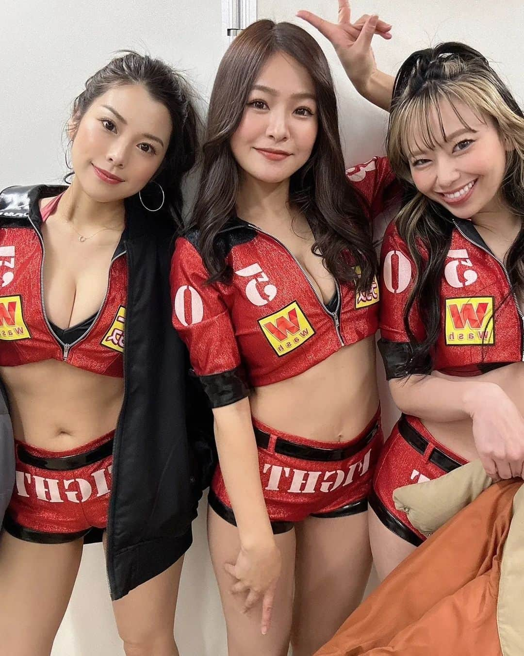 内田瑞穂さんのインスタグラム写真 - (内田瑞穂Instagram)「載せてなかった3150GIRLSメンバーとの写真❣️ さきっぺと、きぽたろーと💗  #内田瑞穂#3150GIRLS#ボクシング#ラウンドガール#hot#asian#Japanese#girl#instagood#ig#ig_japan#igers#amorous#얼스타그렘#일본#섹시#일상#소통#팔로우#性感的#粉我#日本的」2月12日 21時44分 - 1110mizuho