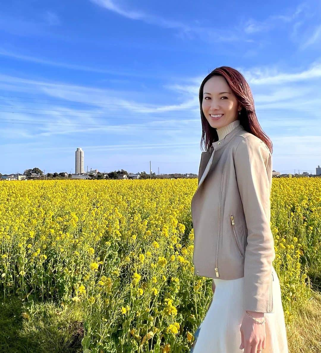 駒田奈美さんのインスタグラム写真 - (駒田奈美Instagram)「・ ・ ・ 『菜の花』 ・ ・ 南房総の鴨川「菜な畑ロード」へ ・ ・ 一面の菜の花畑 ・ ・ 黄色く小さな菜の花…かわいい❤︎ ・ ・ ひと味早く春を感じてきました♪ ・ ・ ・ #駒田奈美#モデル#アラフィフ#美魔女#菜の花#千葉#千葉観光 #鴨川#南房総#房総半島#房総半島ドライブ」2月12日 22時44分 - nami.komada