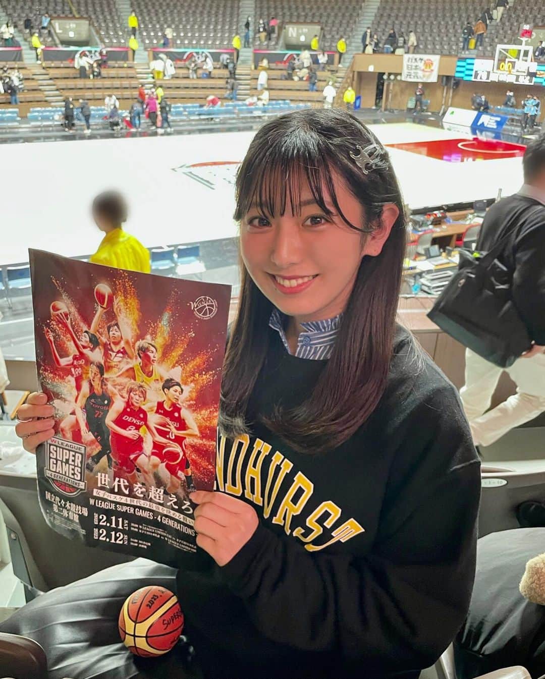 白戸ゆめのさんのインスタグラム写真 - (白戸ゆめのInstagram)「🏀  SUPERGAMES これからの女子バスケが ますます楽しみになった試合だった✨  U22代表 筑波大・山田葵選手の 投げ込みサインボールげっとした🥰 今後注目しますっ👀  #女子バスケ #wリーグ #世代別 #オールスター」2月12日 22時53分 - yumeno.s_