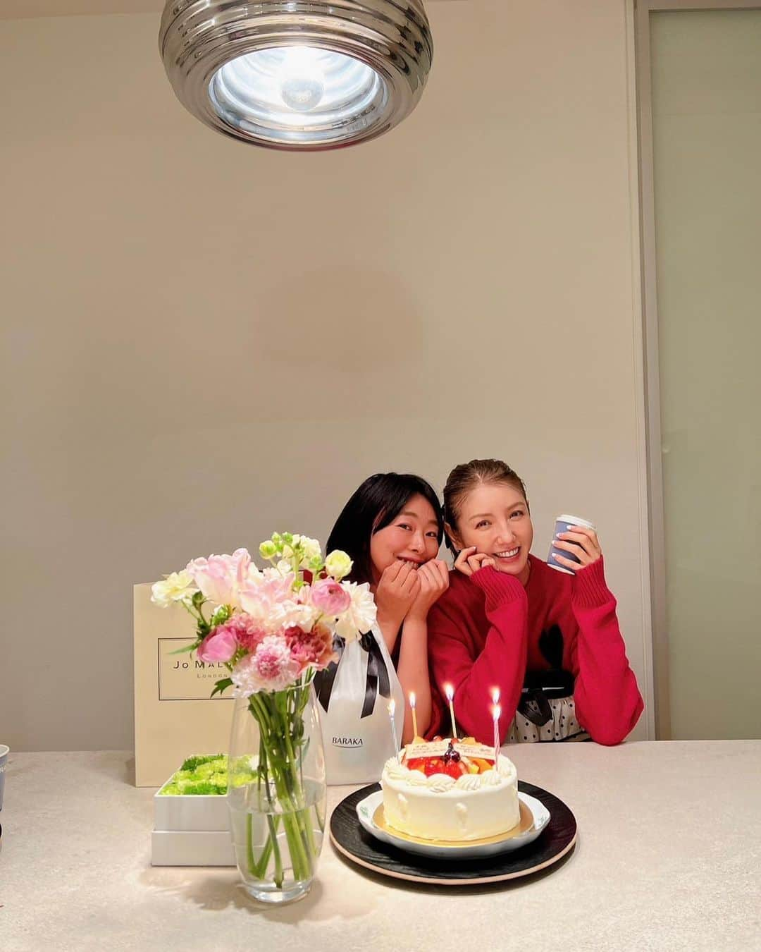 美香さんのインスタグラム写真 - (美香Instagram)「やっとお祝いできた🎂💖  2月15日から18日 阪急うめだ本店4階で @setsuko_sagittaire ポップアップストアが開催されます✨ 新作ピンクチェックバッグ。 わたしもオーダーしました （写真５枚目を見てね♡）  関西の皆さま💖 ぜひせつこに会いに行ってねー！」2月13日 7時45分 - mikaofficial99