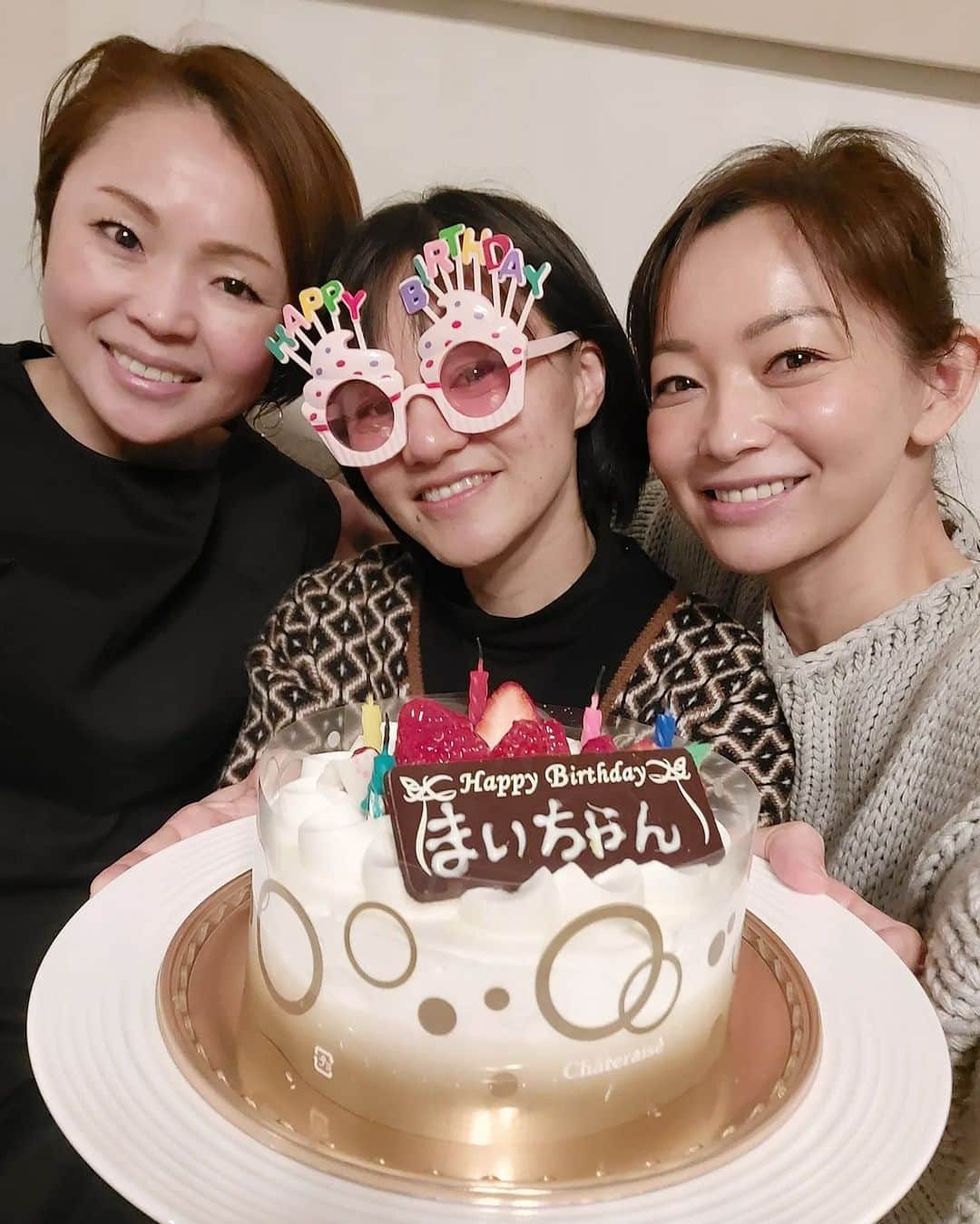 佐藤純さんのインスタグラム写真 - (佐藤純Instagram)「ママ友のお誕生日会🎂  サプライズ大成功でママ友が涙😢❤  喜んでくれて私達も嬉しいよ😆  出会って12年…これからもヨロシクね‼️  みんなよく飲んだわ🥂🤣  #ママ友 #お誕生日おめでとう  #仲間 #ママ #ママモデル #モデル #mama #mamamodel #model」2月13日 12時14分 - junsatoidea