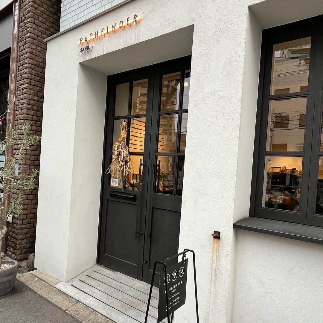 あいりさんのインスタグラム写真 - (あいりInstagram)「PATHFINDER XNOBU ❤︎ 大阪 中崎町駅から徒歩約2分 梅田駅から約15分 . すき🥹笑 こーゆうカフェ好き🥹❤︎ シフォンケーキとチーズケーキ だよ〜 おいしかた💗 大阪カフェやっぱいいな〜巡りたい🥹 . . #大阪 #中崎町 #大阪カフェ  #中崎町カフェ #カフェ #カフェ巡り  #グルメ #大阪グルメ #中崎町グルメ  #ケーキ #カフェラテ #チーズケーキ  #シフォンケーキ #大阪観光  #pathfinderxnobu #osaka  #instagood #instalike #followme」2月13日 12時28分 - gtamtgat