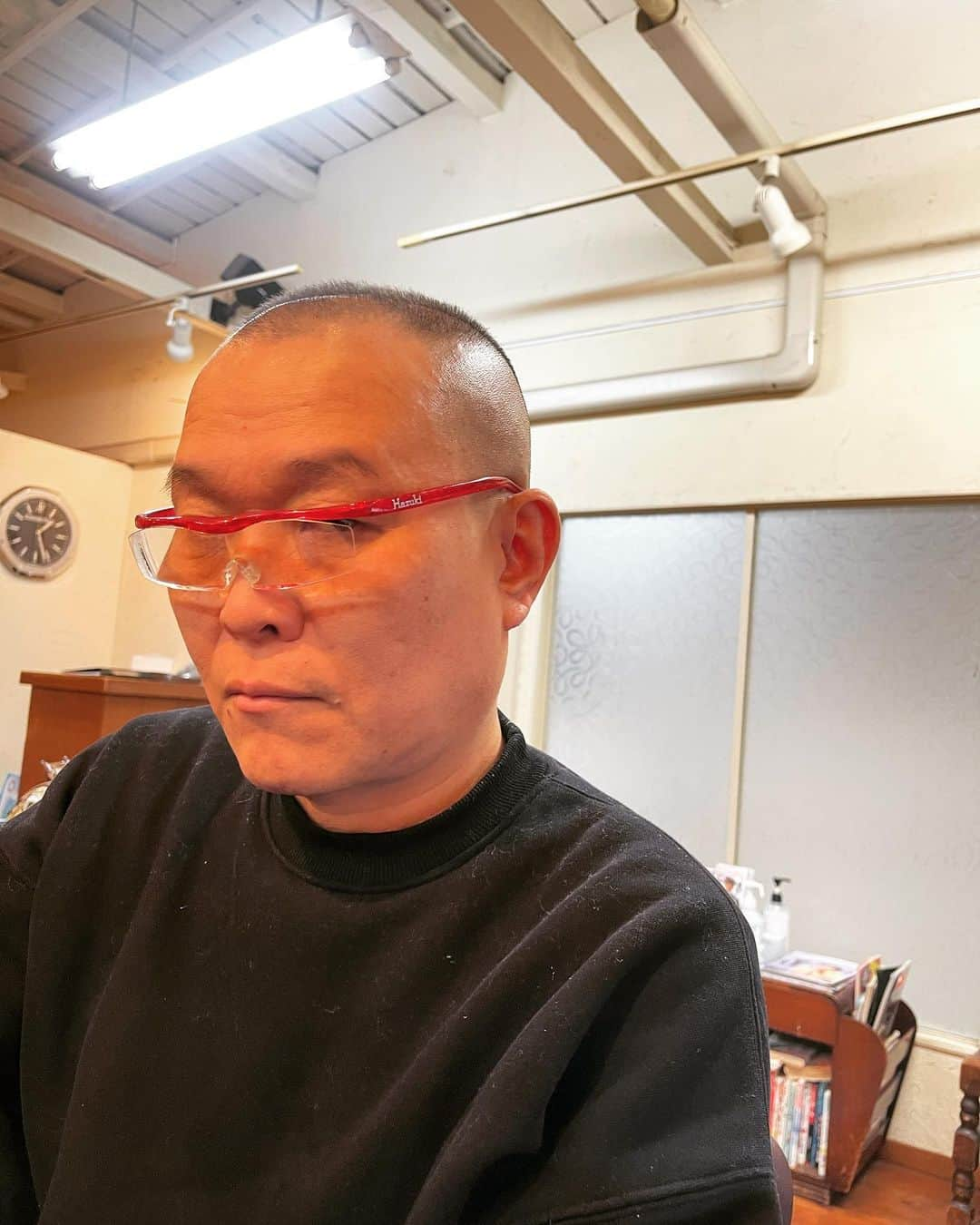 杉本知香さんのインスタグラム写真 - (杉本知香Instagram)「実はどんどん短髪になってます😂🤣  #中目黒美容室 #千原せいじ #千原兄弟 #チハラトーク #ドライヤー2秒」2月13日 13時43分 - sugimotoc