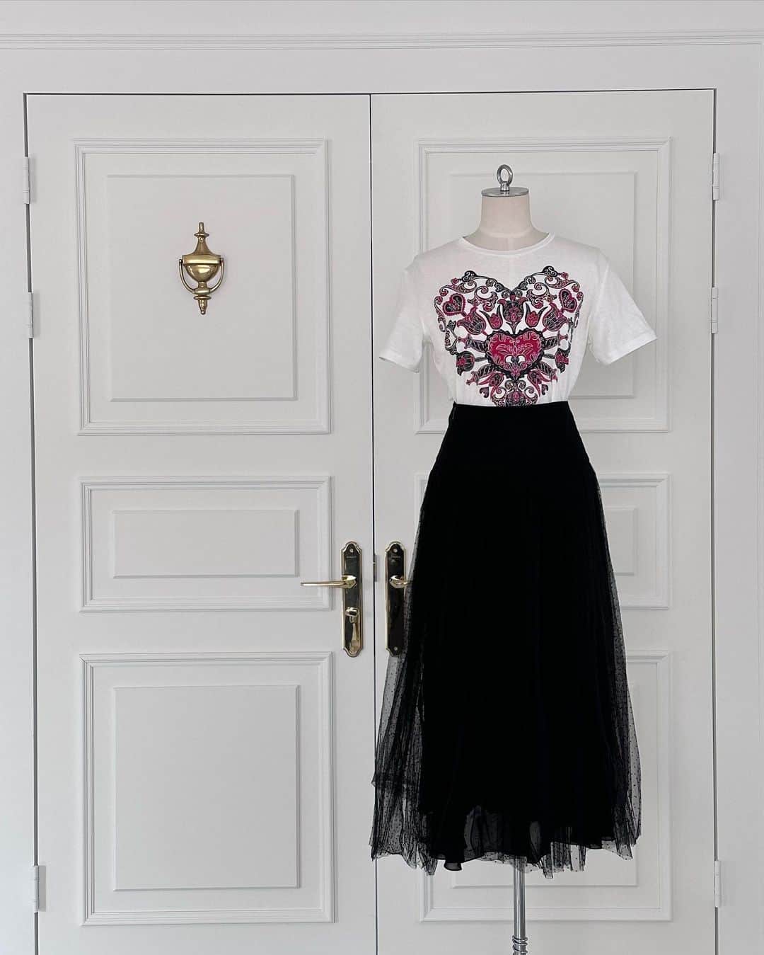 コ・ミンシさんのインスタグラム写真 - (コ・ミンシInstagram)「@Dior @VictoiredeCastellane #Dior #DiorCruise #DiorJoaillerie  🌙  🖤」2月13日 16時10分 - gominsi