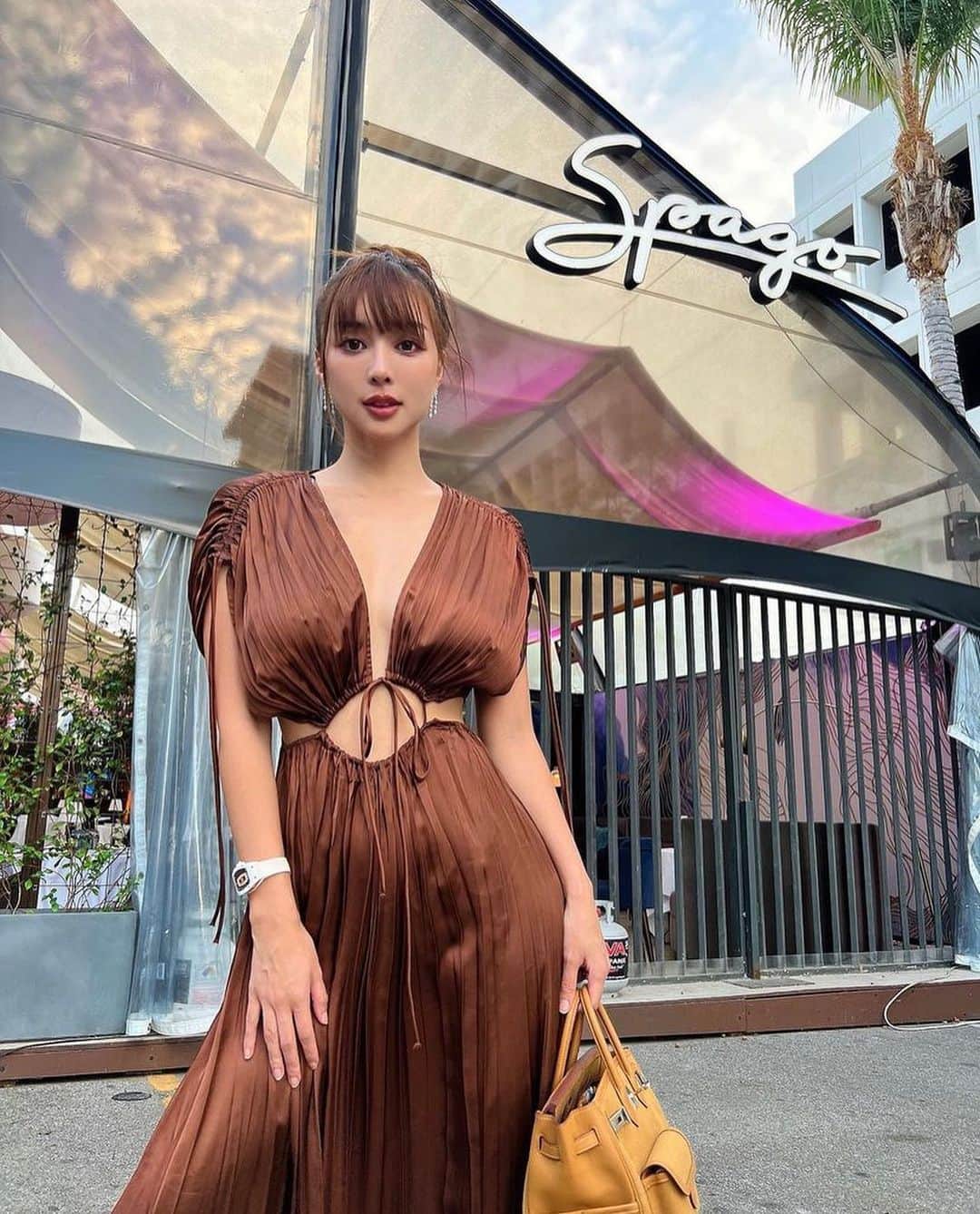 美女美容事情さんのインスタグラム写真 - (美女美容事情Instagram)「《絶世の美女🌟💖》 *⁠ 今回ご紹介させて頂きますのは!!👀❤︎⁠⠀ Riregramさん< @riregram >の素敵なお写真📸⁠⠀⁠⠀⁠⠀⁠ *⁠⠀⁠⠀⁠⠀⁠⠀ 美しすぎる絶世の美女のRiregramさん🍷💎 セレブ感があって全てが完璧です🤩💕 *⠀⁠⠀⁠⠀⁠⠀⁠⠀ Riregramさん< @riregram > ⁠⠀⁠⠀⁠⠀⁠⠀ 素敵な投稿ありがとうございました☺️📸✨ *⠀⁠⠀⁠⠀⁠⠀⁠⠀ Riregramさんのアカウントには他にも素晴らしい投稿が沢山ありますので是非覗いてみてくださいね💁‍♀️💙⁠⠀⁠⠀⁠⠀⁠⠀ *⠀⁠⠀⁠⠀⁠⠀⁠⠀ △▼△▼△▼△▼△▼△▼△▼△▼△▼ ⁠⠀⁠⠀⁠⠀ ❤🧡💛「美女美容事情」💚💙💜⠀⠀⠀⠀⠀⠀⠀⠀⠀⠀⠀⠀⠀⠀⁠⠀⁠⠀⁠⠀⁠⠀⁠⠀ 👇掲載ご希望の方は👇⠀⠀⠀⠀⠀⠀⠀⠀⠀⠀⠀⠀⠀⠀⠀⁠⠀⁠⠀⁠⠀⁠⠀⁠⠀ @b_b_j.jタグ付けと🖤 #ビジョビ ⁠⠀ 🖤タグ付けお願いします✨⠀⠀⠀⠀⠀⠀⠀⠀⠀⠀⠀⠀⠀⠀⠀⁠⠀⁠⠀⁠⠀⁠⠀⁠⠀ △▼△▼△▼△▼△▼△▼△▼△▼△▼ ⁠⠀⁠ #spagobeverlyhills #beverlyhillsrestaurant #LAeats #LAfoodie #LAfoodies #californiafoodie #luxuryrestaurants #ロサンゼルス  #ロサンゼルスグルメ #ビバリーヒルズ」2月13日 17時04分 - b_b_j.j