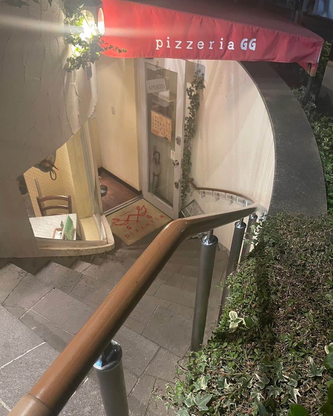 安田美沙子さんのインスタグラム写真 - (安田美沙子Instagram)「お友達と、pizzaを食べに。。。  地元、宇治の美味しいピザ屋さんと ご縁もあるそうで、行ってみたかった🤍  吉祥寺まで電車にゆられて。。。  夕方17時から食べ出して、20時半にはおうちに着いて、ディズニーの帽子をかぶってました🤍  美味しいpizza&ゆかいな仲間たち✨また吉祥寺に集おうね🤍  #gg #pizza #friends #吉祥寺 #宇治 #thanks」2月13日 18時34分 - yasuda_misako