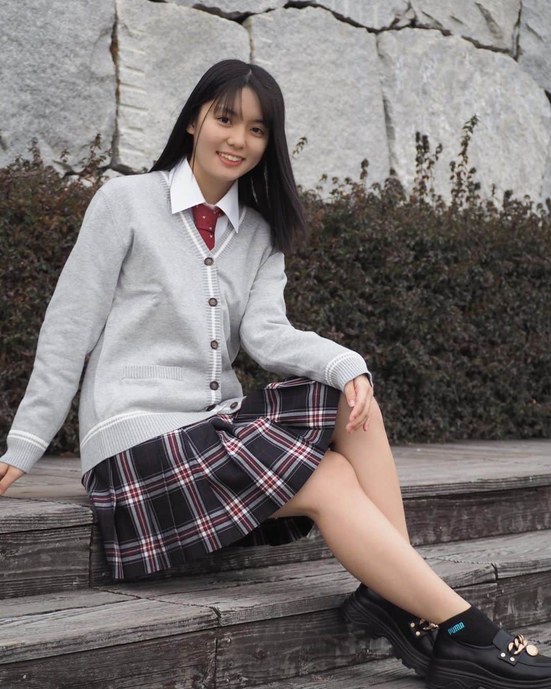 松島かのんさんのインスタグラム写真 - (松島かのんInstagram)「制服コーデ🏫💕 今日は全身ver.  @kankoshopharajuku さんのカーディガン＆ネクタイを使って制服コーデを組んでみたよ❣️ ネクタイのミッキー柄🐭に合わせてミッキーコラボの靴にしてみたよ🥰  組み合わせ考えるの楽しい🫶  #松島かのん #フィット所属 #制コレ22 #準グランプリ #カンコー委員会 #制服 #制服コーデ #カメラ女子 #黒髪 #セミロング #jk #sjk #16歳 #06 #followme」2月13日 18時36分 - kanon401_official