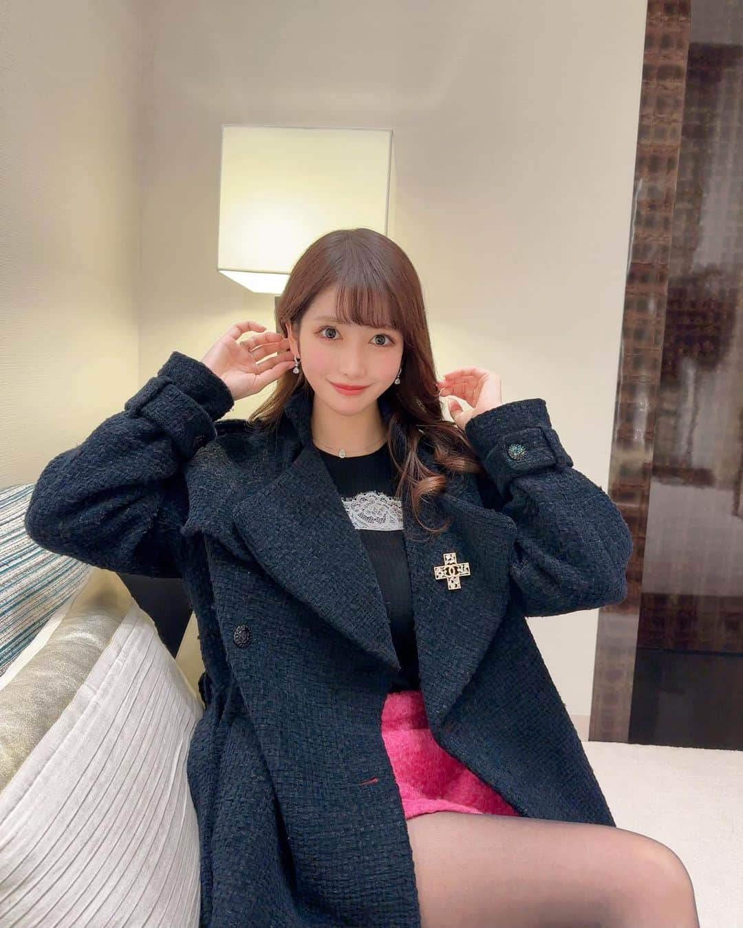 MAYUさんのインスタグラム写真 - (MAYUInstagram)「. 私服はロングスカート派だったけど 最近ミニ丈に惹かれる☺️💝 . ミニスカートとロングスカート みんなはどっち派？💝 . . #ootd#fashion#fashionstyle#fashionista#chanel#redvalentino」2月13日 19時05分 - mayu.kina_golf