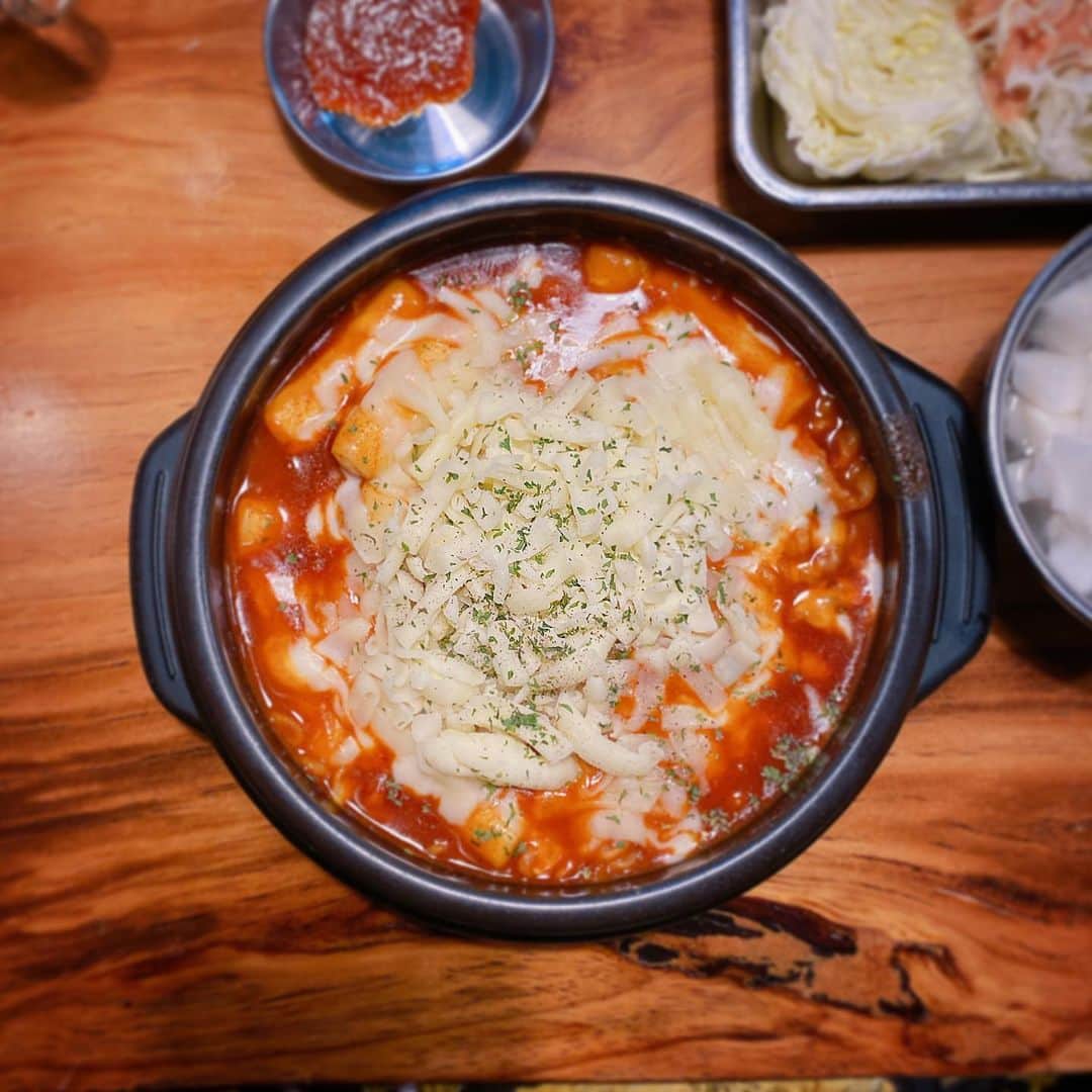 小峰みこさんのインスタグラム写真 - (小峰みこInstagram)「. 最近韓国料理にハマってて 絶妙な時間に行くとお客さんほぼいなくて、1人でも気兼ねなく食べられるお店を発見してしまった…🤫 . #ラッポギ #みこ麺活」2月13日 20時17分 - mico_19911201