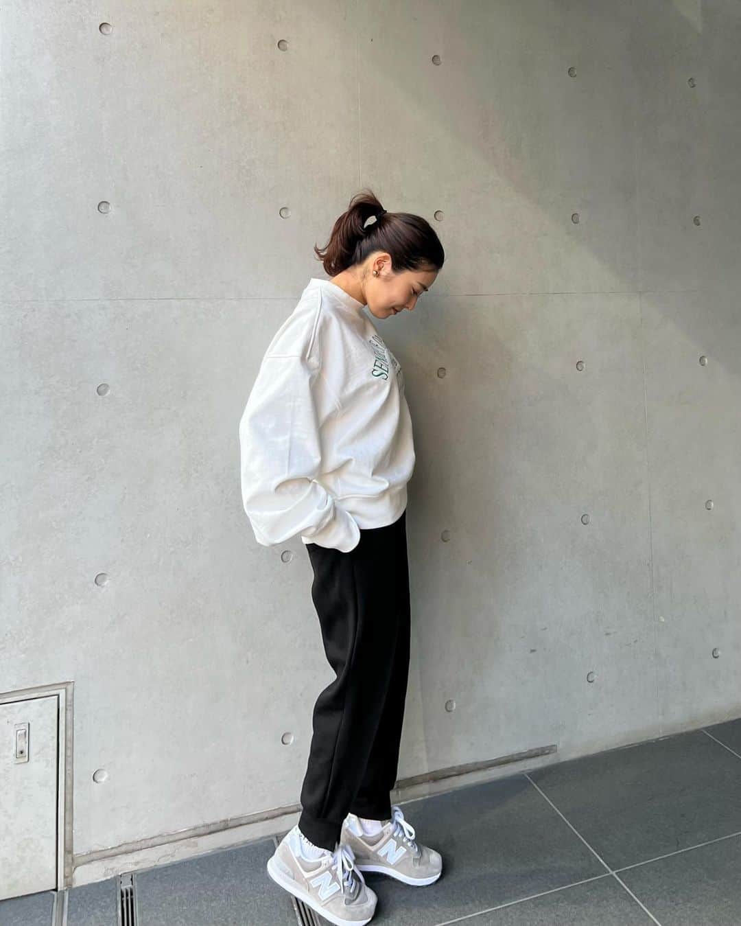 MelonHarunaさんのインスタグラム写真 - (MelonHarunaInstagram)「展示会で注文してたお気に入りのスウェット🤍💚 @adametrope   もうすぐちょっと東京バイバイ👋 わくわく💕」2月13日 20時29分 - melon_867