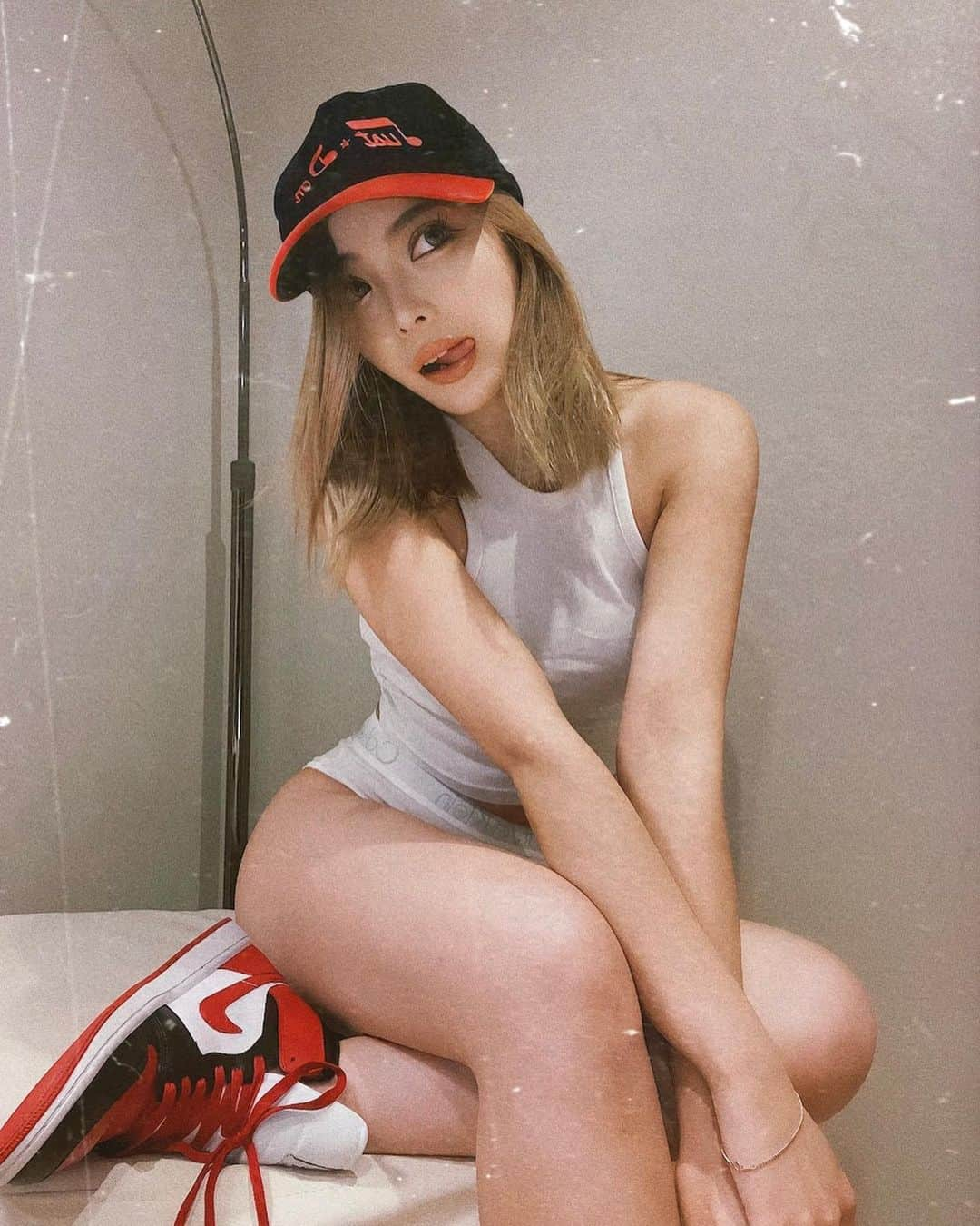 RIONAさんのインスタグラム写真 - (RIONAInstagram)「なんでも似合う女性になりたい😛👟🖤❤️  こゆのも好きなんだよね☝️  #cyberjapan #サイバージャパン  #新人 #cjd_riona」2月13日 22時10分 - cjd_riona