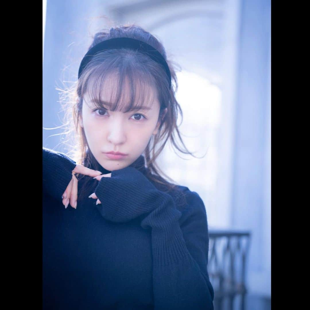 板野友美さんのインスタグラム写真 - (板野友美Instagram)「new tomo🌔  何枚目がすき？  photo by @kazutakanakamura_photo  make up @mifune2014  stylist @mika_ito_」2月13日 22時44分 - tomo.i_0703