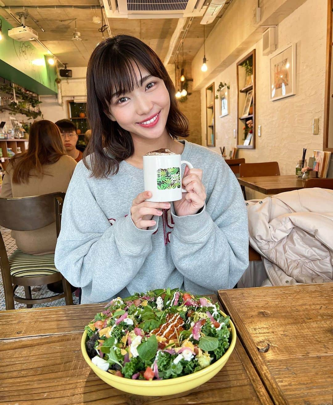 庄司ゆうこさんのインスタグラム写真 - (庄司ゆうこInstagram)「さき先生とヘンプカフェでランチミーティング🥰ここのビビンバ美味しくって最近よく行くお店🧡 そして今までエステの脱毛しか行ったことなかったんですが、初の医療脱毛をしに @beclinic.jp 白金ビークリニックに行ってきました🤗 痛いの苦手と言ったら麻酔クリーム塗ってくれて全然痛くなかった🤗 私のインスタ見たと言って予約したら麻酔クリーム無料にしてもらえるよ(^^) まだ今年オープンしたばかりで店内もとっても綺麗でした❣️ #ヘンプカフェ#恵比寿ランチ#ヨガインストラクター#ポジティブスターヨガ#美容クリニック#白金#脱毛#医療脱毛#麻酔」2月14日 0時10分 - yuko.shoji