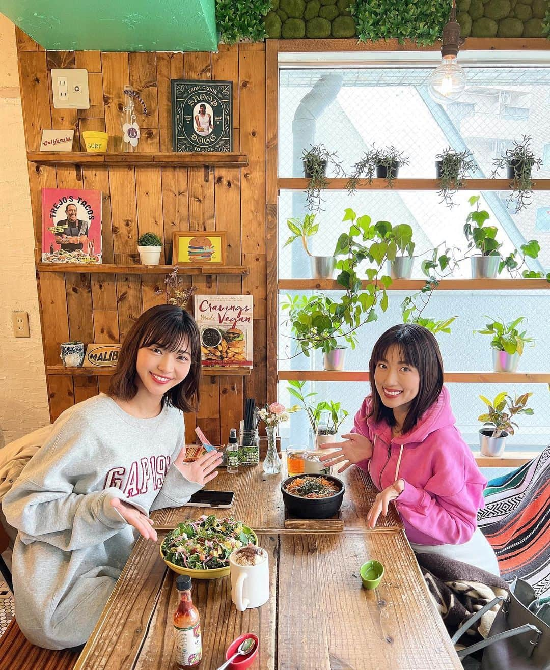 庄司ゆうこさんのインスタグラム写真 - (庄司ゆうこInstagram)「さき先生とヘンプカフェでランチミーティング🥰ここのビビンバ美味しくって最近よく行くお店🧡 そして今までエステの脱毛しか行ったことなかったんですが、初の医療脱毛をしに @beclinic.jp 白金ビークリニックに行ってきました🤗 痛いの苦手と言ったら麻酔クリーム塗ってくれて全然痛くなかった🤗 私のインスタ見たと言って予約したら麻酔クリーム無料にしてもらえるよ(^^) まだ今年オープンしたばかりで店内もとっても綺麗でした❣️ #ヘンプカフェ#恵比寿ランチ#ヨガインストラクター#ポジティブスターヨガ#美容クリニック#白金#脱毛#医療脱毛#麻酔」2月14日 0時10分 - yuko.shoji