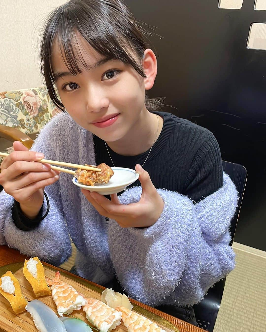 松本麗世さんのインスタグラム写真 - (松本麗世Instagram)「♡ ♡ お寿司ならいくらでも 食べれちゃう🍣 ♡ ♡ ♡  #松本麗世  #matsumotoreiyo #ふぁっしょん  #モデル #お寿司 #癖 #鹿児島 #おすし🍣  #パープルコーデ」2月14日 18時36分 - reiyo.matsumoto