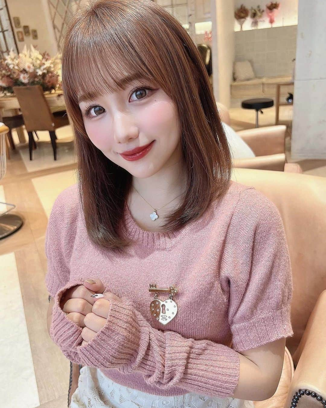 加藤里奈さんのインスタグラム写真 - (加藤里奈Instagram)「⋆ Happy Valentine’s Day 🍫💕  @ikko_hair ストレート、カット ありがとう🙏🏻  #サロンモデル #サロン #ストレート #前髪カット #前髪 #ぱっつん前髪 #バレンタイン #バレンタインデー #カヌレ」2月14日 18時48分 - katoco0326