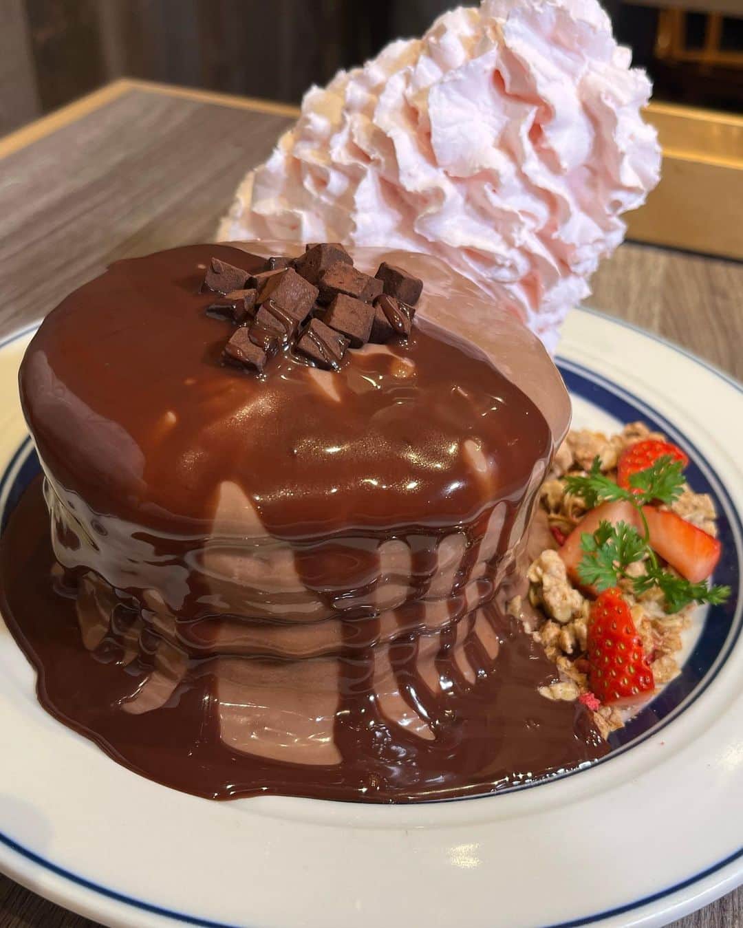 住田紗里さんのインスタグラム写真 - (住田紗里Instagram)「バレンタインですね💝 グッド！モーニングの「あら、いーな」のコーナーで、 「注目のチョコスイーツ」を取材しました。  チョコレートや、チョコスイーツを食べると、いつでも幸せな気持ちにになります🍫」2月14日 18時53分 - sarisumita_ex