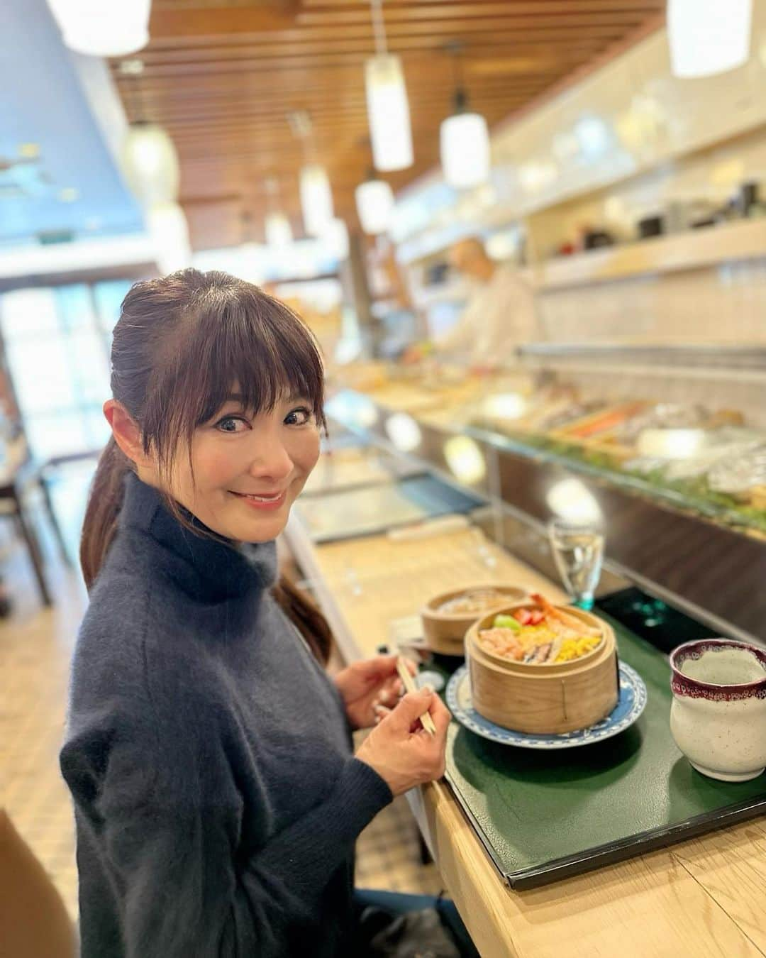 山田佳子さんのインスタグラム写真 - (山田佳子Instagram)「寒い1日でしたー❄️ ランチにほっかほかの蒸し寿司をいただきました😋💕 ⁡ #美味しかった #ホッカホカ #蒸し寿司  #和食ランチ」2月14日 20時26分 - yoshiko117