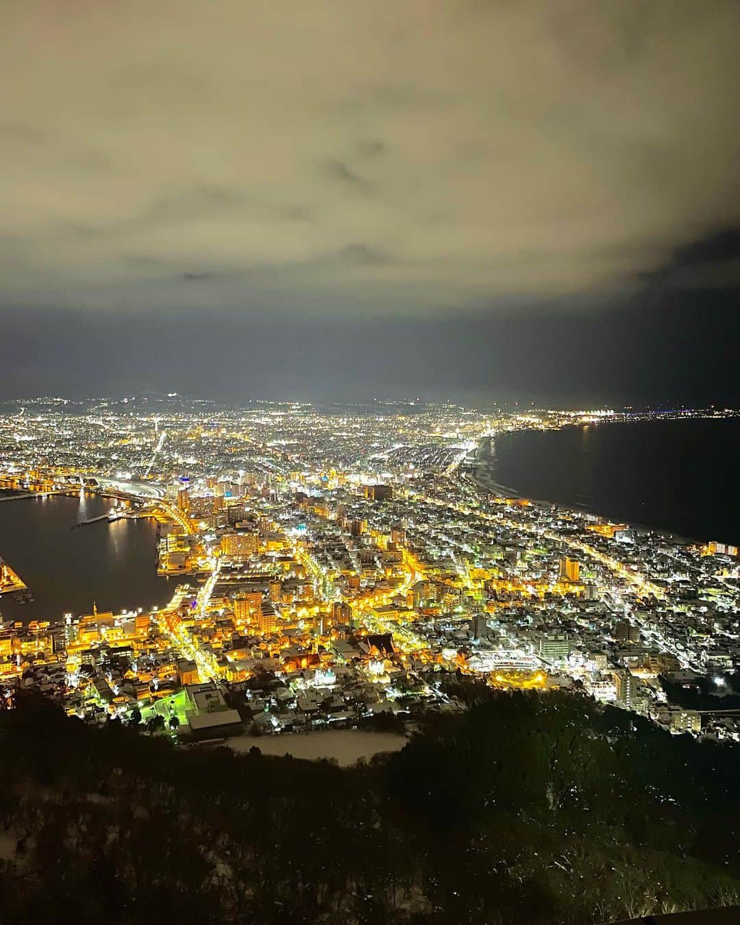 中田奈沙さんのインスタグラム写真 - (中田奈沙Instagram)「Hakodate🌃 高校生ぶり？くらいの函館。 定番中の定番の函館山ロープウェイに乗って 函館山展望台からの夜景を見に。  写真でもキレイだけど、やっぱり実物が1番🤣  #奈沙旅in北海道 #奈沙旅in函館  #hakodate #hakodateyama #mthakodate #hakodateropeway #ropeway #nightview #函館 #函館山 #函館山ロープウェイ #ロープウェイ #函館山展望台 #函館山夜景」2月14日 20時53分 - nasa_nakada