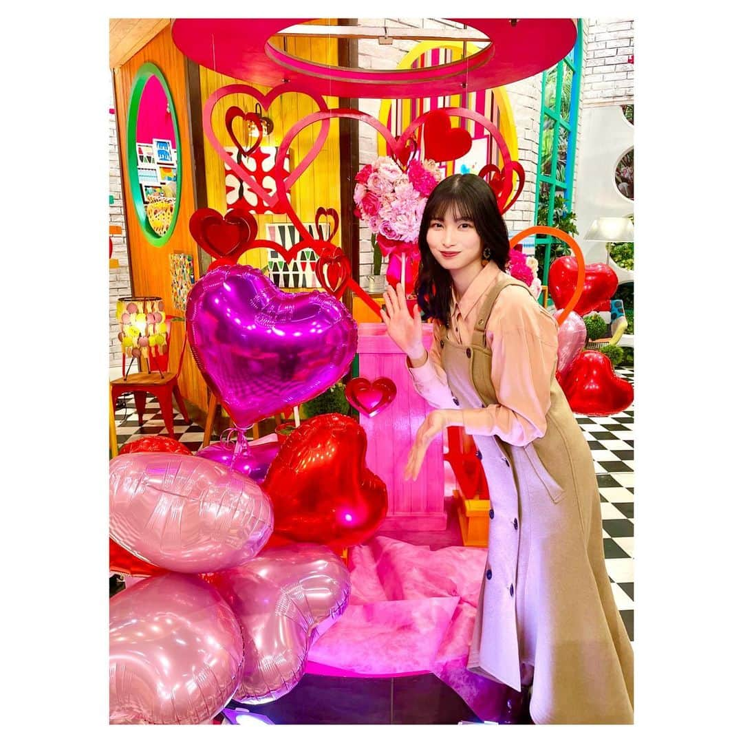 大島璃乃さんのインスタグラム写真 - (大島璃乃Instagram)「Happy Valentine’s Day🍫 Thank you for always caring about me.❤️Please keep cheering for me.🙋🏻‍♀️✨✨✨  #バレンタイン #バレンタインデー  #ハッピーバレンタイン #チョコ #バレンタイン限定  #王様のブランチ #衣装 #衣装提供  #スタジオ #セット #スタジオ撮影 #スタジオ写真  #秋冬コーデ #秋冬ファッション #ファッション  #ファッションコーデ #ファッションコーディネート  #低身長コーデ #低身長ファッション #低身長  #153cmコーデ #153  #valentine #valentinegifts #valentineday  #happyvalentine #happy #happyvalentinesday❤️  #chocolate #chocolatelover」2月14日 21時31分 - oisland_rino25