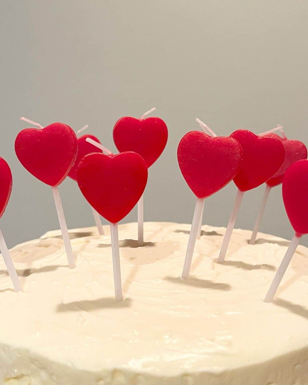 浦まゆさんのインスタグラム写真 - (浦まゆInstagram)「.  Happy Valentine’s Day with lots of love❣️  生クリームチーズケーキを作りしました。⚠︎人間用 土台はオレオクッキーでチョコ意識🍫」2月15日 1時14分 - uramayu0908