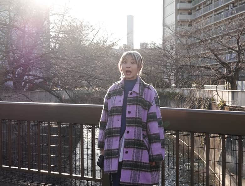 LiSAさんのインスタグラム写真 - (LiSAInstagram)「おはよ〜☀︎ 『#SUUMO』新Webムービー「未来をつくる部屋探し 〜歌手 LiSA〜」篇 が公開されました🎥  東京のはじまりの場所になった、高田馬場。 今振り返ると、あの頃出会った仲間が繋いでくれた未来がたくさんあって、あの頃必死になった私自身がつないでくれた今日がたくさんあった、大切な場所だったな。なんて、改めてあの頃の気持ちや思い出を振り返りながらの撮影でした。エモ🥲  SUUMOさんのこの機会が無かったら、振り返ったりできなかった。 とても感謝していています。  スタートライン！いつだってその足元だよ🏠素敵なNEWMEに出会えますように🟢 https://youtu.be/Ef3clQ6CIAg」2月15日 10時26分 - xlisa_olivex