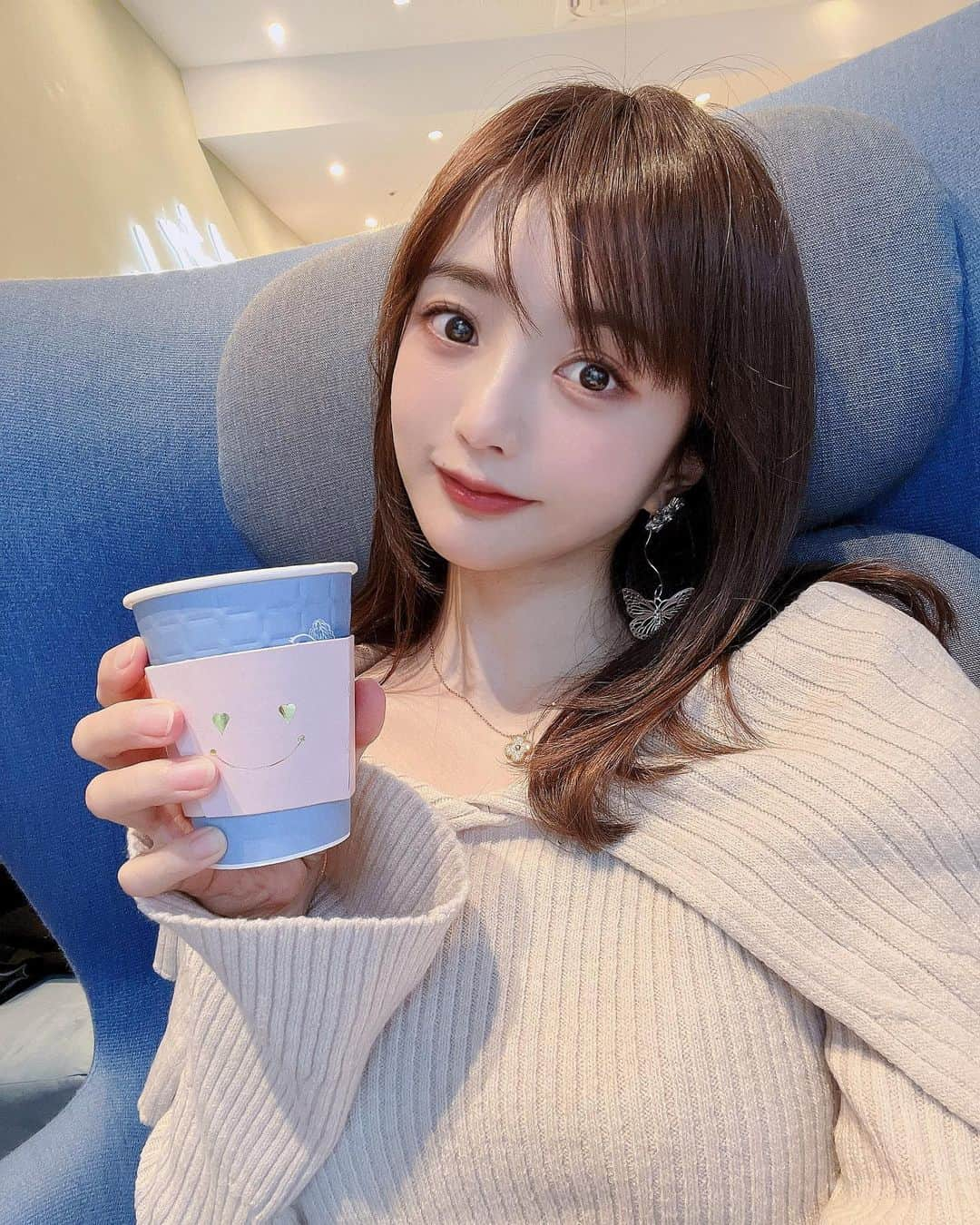 ゆうたむさんのインスタグラム写真 - (ゆうたむInstagram)「今年のValentinedayは  ホットチョコレート飲んだだけだった😳 🤎🤎🥺  @nurse_salon  @lil44.y  で肩首のボディハイフしてから１週間たったけどすごくラクだしスッキリ見えるようになって嬉しい✨😊  お肌の管理で通ってるサロンさんなんだけどどんどん最新の機械と素敵メニュー増えるしスタッフさんみんな可愛くて優しいから癒されます🤍  美のことまかせられるサロンがあるって安心感あります😊✨ まだ出会えてない方はぜひ行ってみてください♪  @nurse_salon   #Valentine #バレンタイン #ボディハイフ #ナースサロン #nursesalon麻布十番  #nursesalon #プラズマシャワー #肌管理」2月15日 12時32分 - yuutamu_non