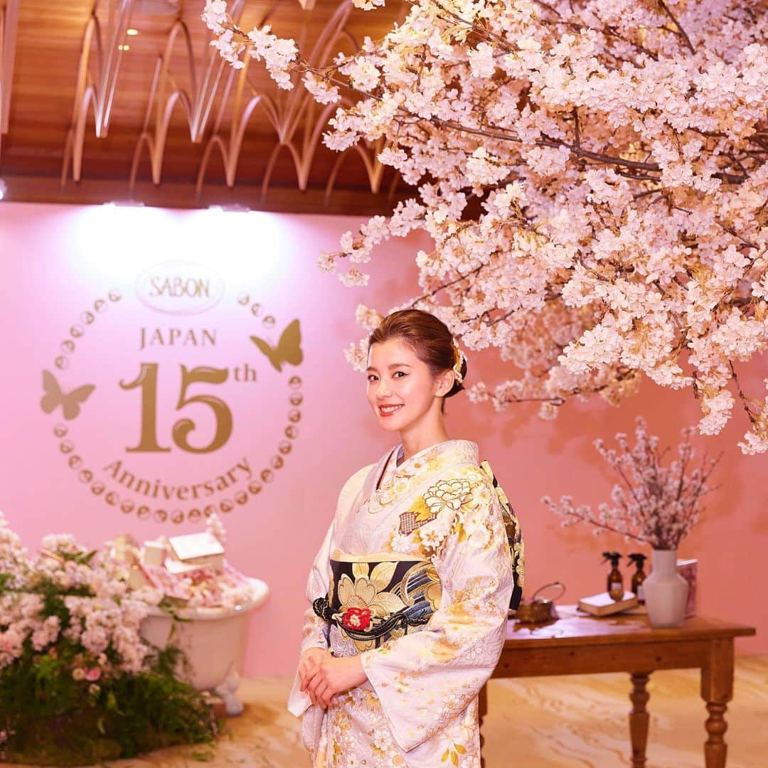 朝比奈彩さんのインスタグラム写真 - (朝比奈彩Instagram)「. . SABON日本上陸15周年を記念した「Sakura Bloom Collection」🌸 . 2/15~2/23まで伊勢丹新宿店本館1階 プロモーションスペースにて、 先行発売ホップアップストアがオープン💓 . 春の空に咲く清らかなフローラルグリーンな香りと 春らしいパッケージでとても可愛かった♡ . @sabon_japan  #sabon #サボン #SABONサクラブルーム#sabonjapan15th  #サボンノサクラ」2月15日 13時42分 - asahina_aya