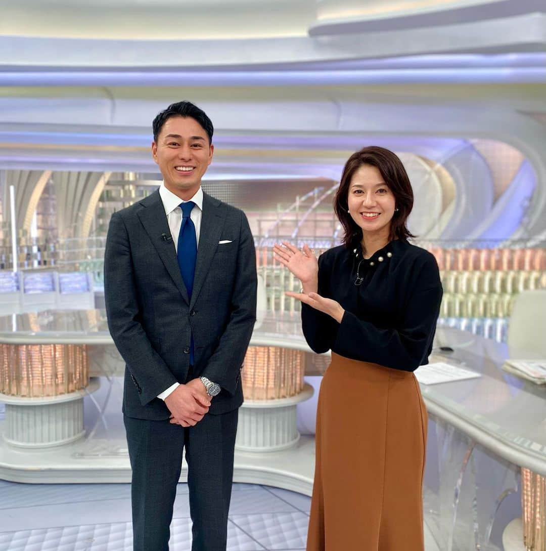 フジテレビ「プライムニュース イブニング」さんのインスタグラム写真 - (フジテレビ「プライムニュース イブニング」Instagram)「#イット ！まもなくOAです   ●北日本は #大雪　関東 #強風 で #極寒 に ●#渋谷 の交差点で ＃花火 男を書類送検 ●電車のドア勝手に操作し駅員暴行 ●昔懐かしい #出前の名店 がいまも愛され続けるワケは？ 雪の日でもアツアツをお届け！孫と一緒にオムライス  きょうは #榎並キャスター が取材のため、木村キャスターがスタジオからお伝えします #宮司愛海 @manami_miyaji    #木村拓也 @takuya.kimura0801   #遠藤玲子 @reiko.endo_0429   #住田裕子   #ガチャピン @gachapin_official #竹俣紅 @benitakemata_official   #勝野健 @ken.katsuno #フジテレビ #アナウンサー 公式HP：https://www.fujitv.co.jp/livenews_it/ FNNプライムオンライン：https://www.fnn.jp/」2月15日 15時33分 - livenews_it