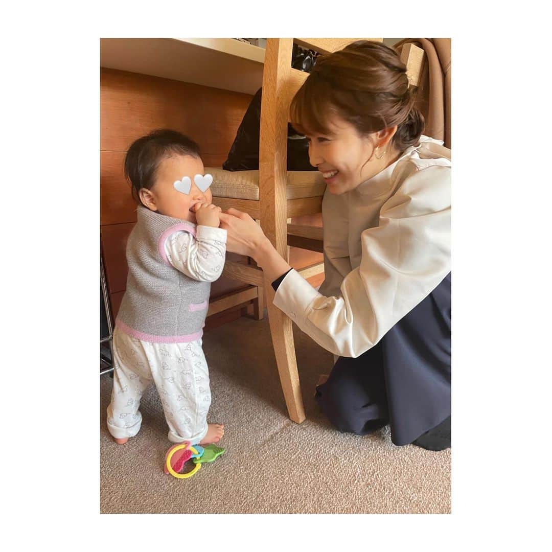 良原安美さんのインスタグラム写真 - (良原安美Instagram)「この指とーまれっ☝️👶🏻 ⁡ ⁡ お世話になっているご夫婦のべびさん、 しばらく会わない間に、 一段と表情豊かになって、 沢山笑う姿が益々かわいい、、 ⁡ ⁡ #にこにこちゃん #ぷくぷくほっぺは世界を救う #また遊んでね」2月15日 18時15分 - yoshiharaami