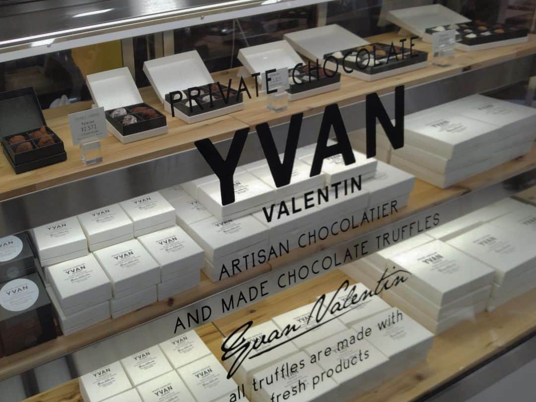 ゆーちゃんさんのインスタグラム写真 - (ゆーちゃんInstagram)「好きな食べ物ホワイトチョコ、渡す相手はもちろん自分❤︎  チョコ好きにはたまらん 1番好きな時期   #yvan  #valentine #whitechocolate  #yvanchevalier  #yvanvalentin」2月15日 18時54分 - yurina_era999