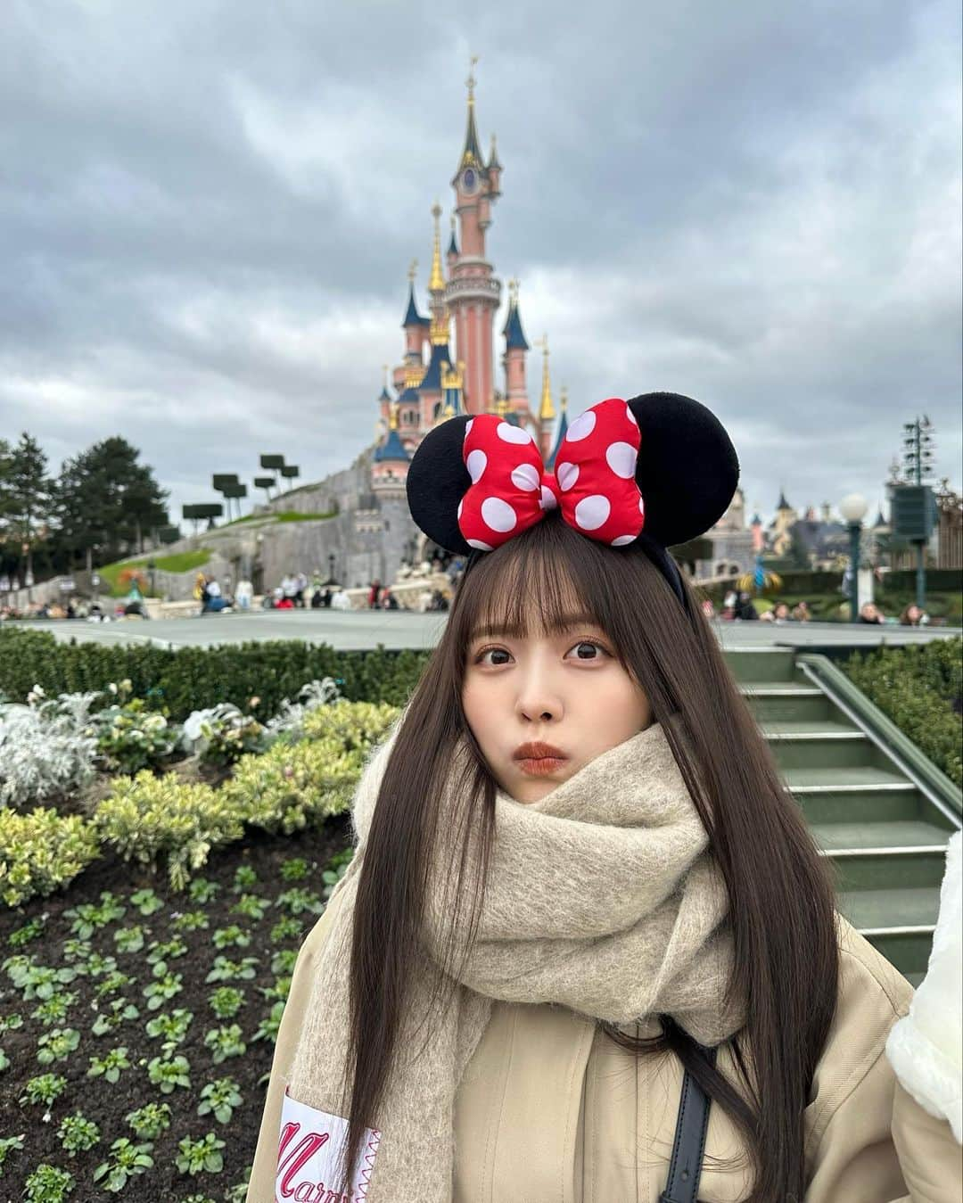 NittaSachikaさんのインスタグラム写真 - (NittaSachikaInstagram)「Disneyland Paris 🏰💗  念願やったピンクのオーロラ姫城🥺！ 来れたよ〜〜嬉しい。 入り口からピンクの建物で、メルヘンで溢れとったなぁ🎠  最後は爆睡の盗撮👶🏼  写真はあんまないし園内の雰囲気とかはまたYouTubeでアップするね🫶🏽」2月15日 19時57分 - chacch1