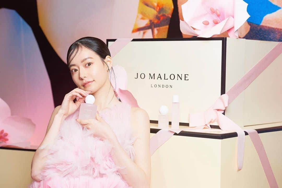 Nagomi（なごみ）さんのインスタグラム写真 - (Nagomi（なごみ）Instagram)「.  Jo Malone London"Ohanami Celebration” ポップアップイベントに行ってきました🌸 桜に包まれて、 春を感じられる素敵な空間やった🕊✨  六本木ヒルズカフェ2/10~3/8まで 開催してるからみんなも是非行ってみてね.  #ジョーマローンロンドン #サクラ香る春 #pr」2月15日 20時06分 - __nagomi32__