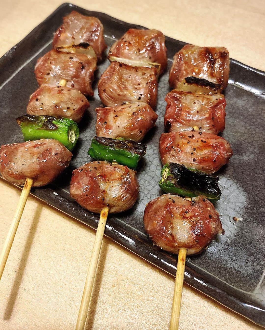 新木さくらさんのインスタグラム写真 - (新木さくらInstagram)「⁡ 　 今日紹介するお店は ⁡ 【 〚#焼とりいぶし坐 〛 ⁡ 焼鳥の老舗から独立した店主が焼く焼鳥は絶品！大人の隠れ家のような空間で名店の味をご堪能下さい^^ 焼鳥の老舗から独立した店主が焼く焼鳥は絶品！大人の隠れ家のような空間で名店の味をご堪能下さい^^ ⁡ ⁡ ・自家製 チーズ豆腐とさつまいもフライドポテト ¥580 女子にはたまらない1品！！何回も頼んでしまう美味しさ！！チーズ豆腐につける美味しさとそのままのさつまいもを食べる塩っけのあるさつまいものフライドポテト！！甘みも感じれる♡♡ ⁡ ⁡ ・名物！！スペアリブの炭火焼き　¥1080 スペアリブが食べれるなんてなかなかない！！！ 名物とのことで、ボリューム満点です！！ここに来たら先ずこれ食べましょ🎵 ⁡ ・骨なし手羽先　¥130 自家製 燻製！！！手羽先の燻製です、香りがすごく良い！！食べると手羽先の旨みと、さらに燻製されてて普通の手羽先とはまた違う味で最高です！！ ⁡ ・砂ずり　150・霧島山麓豚　豚バラ　¥200 私の好きな焼鳥の串♡ 絶品なので頼むべし！！ ⁡ ・カプレーゼ巻き　¥250 トマト生ベーコン巻きで、バジルソース！！これは女の子が好きな味！！カプレーゼはよく食べますが、カプレーゼ巻きは新しい💕 ⁡ ・焼おにぎり　¥300 自家製豚みそが美味しい！！そして、大葉との相性も良くて風味も最高！！しっかり焼かれてるのでおにぎりも外はカリパリで中のご飯はふわふわです🤍 ⁡ ⁡ ⁡ ⁡ ⁡ 紹介してるのは #西の星 💓西の星以外にも ボトルリレーしてますので、他の店舗のボトルリレーもよろしくお願いします！飲み方はハイボールで飲むのがおすすめ！！ ⁡ ⁡ ⁡ ⁡ 場所：福岡市中央区赤坂3-13-37 電話：050-5265-0303 営業時間：月曜、水曜〜日曜、祝日、祝前日 17:00~0:00 　　　　 定休日：火曜日 ⁡ 　　 ⁡ #いいちこリレー #いいちこボトルリレー #ちこリレー #美食探訪 #新木さくら #いいちこ #iichiko #下町のナポレオン#深薫 #日田全麹 #西の星 #麦焼酎 #ソワニエ #三和酒類 #ご飯 #美味しい料理 #いいちこ女子  #シティ情報ふくおか #赤坂グルメ #焼鳥 ⁡ ⁡」2月15日 20時39分 - araki_sakura14