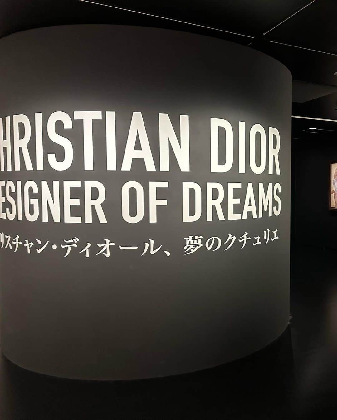 MIRIさんのインスタグラム写真 - (MIRIInstagram)「年末のイベントで 行きそびれてた dior✖️東京都現代美術館 クリスチャン・ディオール 夢のクチュリエ展 クローズドイベントにご招待いただいたのでウキウキで行ってきました✨  パリ、ディオール、それぞれの日本との縁が優美に、そして豪華に展示されていてとても見応えがありました✨  謎に、ものづくりとはアートである！って心の中で叫びながら見てまわった笑  パリのクチュリエ展の展示空間のイメージも散りばめられていて❤️‍🔥 またパリに行きたくなっちゃったなー🤍  #夢のクチュリエ展  #東京 #tokyo  #couturier  #クチュリエ  #東京都現代美術館 #クチュリエ展  #dior #invitation  #アート #art  #france #fashion  #ディオール #招待 #フランス #パリ #paris  #ファッション  #貸切 #展示会 #芸術 #アート」2月15日 21時28分 - miri.o3