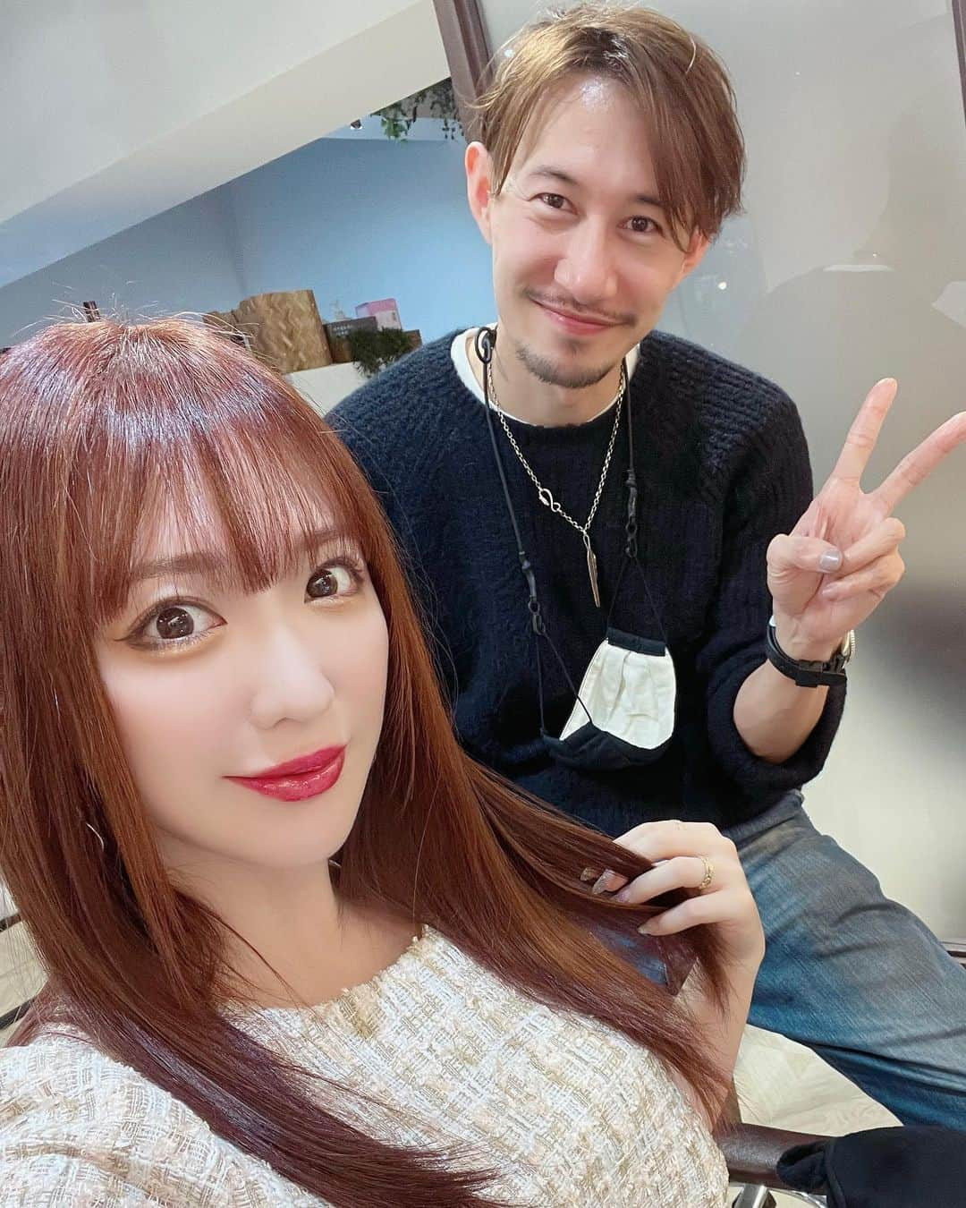 おりささんのインスタグラム写真 - (おりさInstagram)「💇‍♀️   新しい髪色もお気に入り☺️！  名古屋で通ってる美容院は 矢場町 @botanium_rrsalon です❤️  #頭浸浴　で頭皮や髪の汚れをリセットした後に カラーしたから色持ちも良くなるみたい👍❤️  癒されるしオススメだよ❤️  担当 は滝島さん  ▶️ @akira_takishima  　  東京の店舗▶️ @rrsalon.aoyama  担当は　@saki_kono_  さん💛  ワンピース👗は @ciel_official.jp だよ🐰  #nagoya#sakae#botaniumbyrrsalon#rrsalon#botanium#glosstify #サラサラ#トリートメント #名古屋#名古屋美容室#矢場町#トリートメント #ヘアケア #美容 #髪質改善 #ボタニウム #栄美容室#トリートメントサロン#名古屋髪質改善 #髪型#ストレートヘア#ヘアスタイル#サロンモデル#ロングヘア#春ヘア#ヘアアレンジ#美容#ワンピ#ワンピース#ワンピコーデ#コーデ」2月15日 21時36分 - orisa_0510