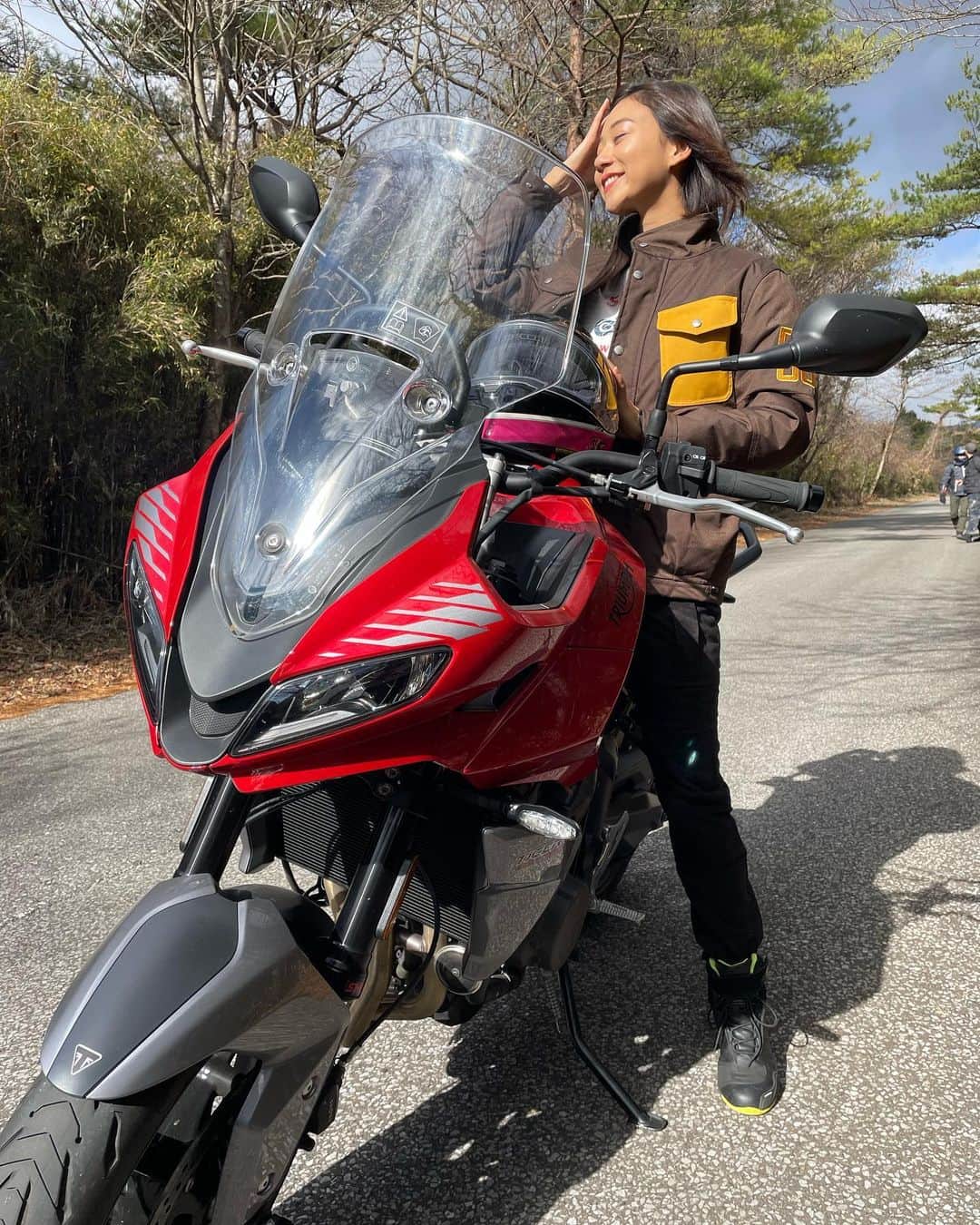 指出瑞貴さんのインスタグラム写真 - (指出瑞貴Instagram)「🏍🧖🏼‍♀️🍁 #magazine #モトナビ #motonavi # ...
