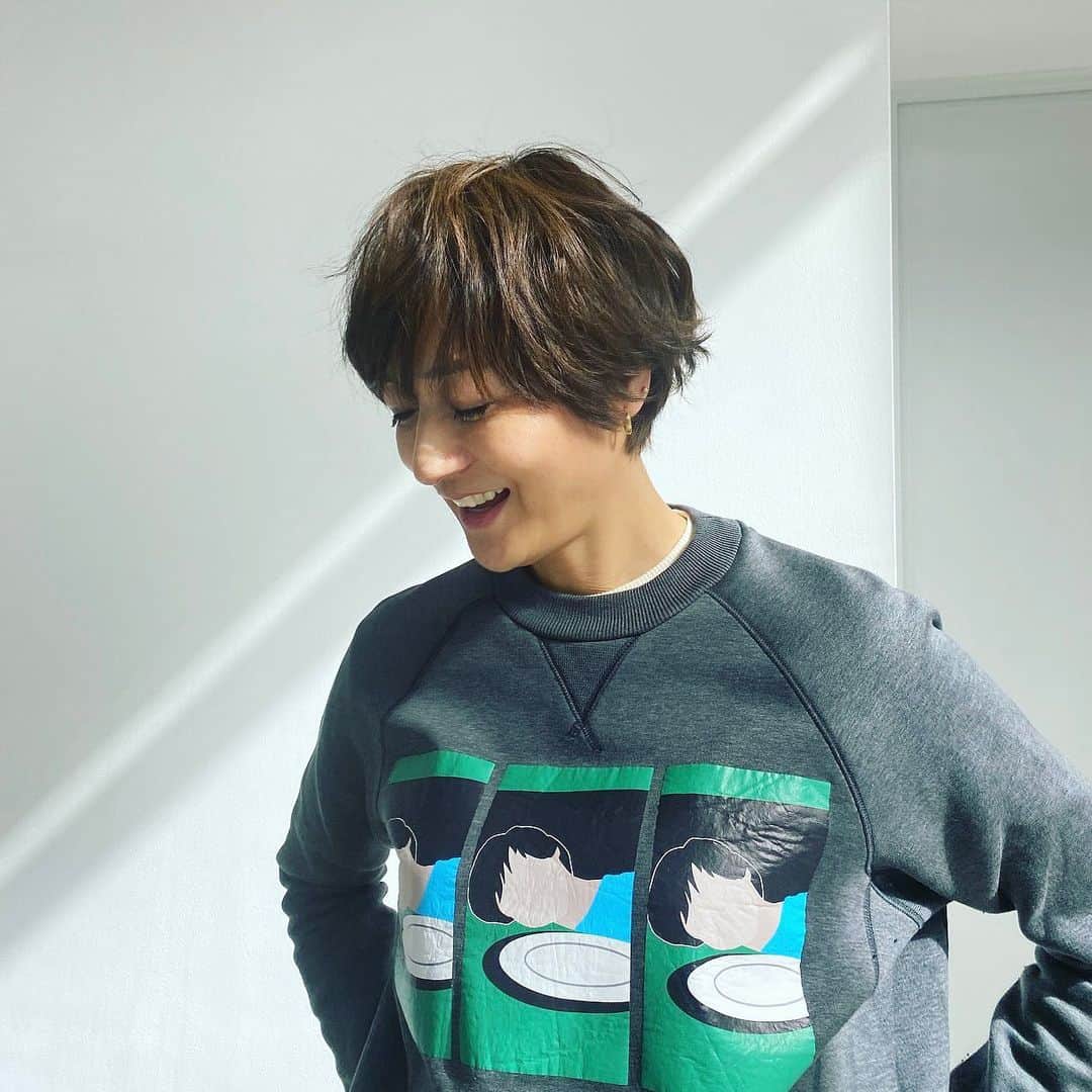 富岡佳子さんのインスタグラム写真 - (富岡佳子Instagram)「ヘアさんにアイロンを使って可愛くスタイリングをしていただきました。（パーマはかけておりません）部分的に跳ねたヘアも可愛い♡」2月16日 10時14分 - yoshikotomioka