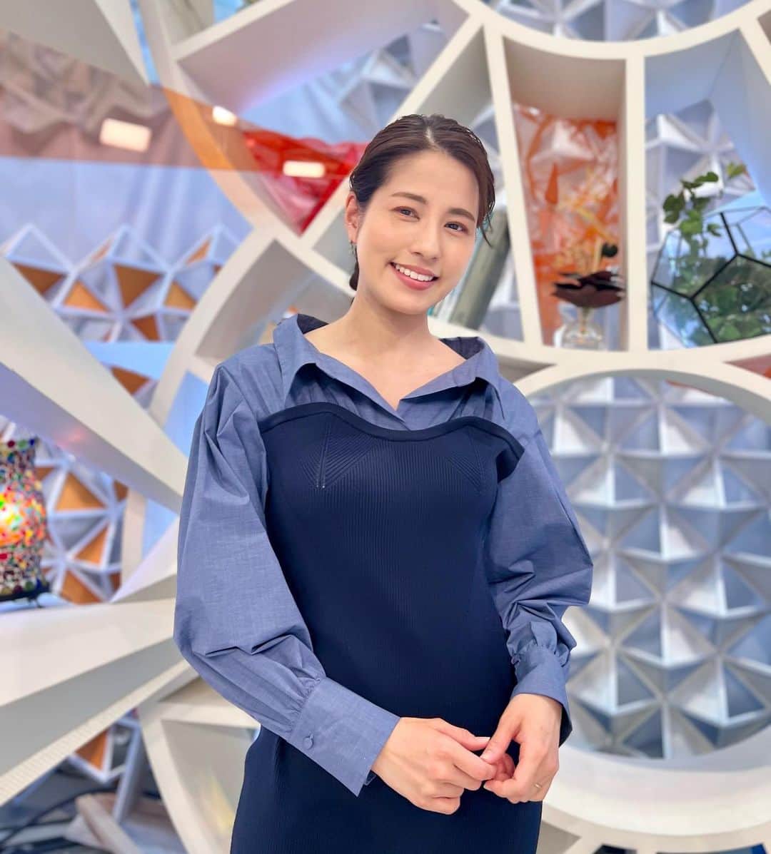フジテレビ「めざまし8」さんのインスタグラム写真 - (フジテレビ「めざまし8」Instagram)「. 🌼永島優美のひとことDiary🌼 *-*-*-*-*-*-*-*-*-*-*-*-*-*-*-*  永島優美です🌼  きょうの #LifeTag フラッシュで紹介した「桜ドリンク🌸」 実はきのう、買いに行こうと思っていたのですが💭寒すぎて諦めてしまったので…🧣🍃 きょうこそ、桜のホットドリンク飲んであたたまろうと思います😊🌸  *-*-*-*-*-*-*-*-*-*-*-*-*-*-*-*-*-*-*-*-*-*  シャツ×ニット💙 ドッキングデザインのワンピース👗 ボリュームのあるそでにタイトなシルエットがポイントです🪞  ✼••┈┈┈┈••✼••┈┈┈┈••✼ 👗ワンピース @celford_official  #フジテレビ #めざまし8 #フジテレビアナウンサー #永島優美 #ゆうみん #衣装 #fashion #fashionstyle #ootd #coordinate #ひとこと日記#永島優美のひとことDiary」2月16日 14時38分 - mezamashi8.tv