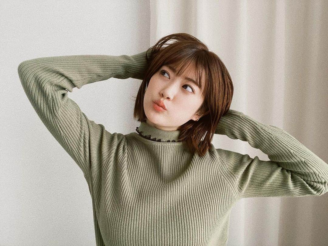 樋口日奈さんのインスタグラム写真 - (樋口日奈Instagram)「久しぶりに… 最近のメイクです👀💄 ベース:WA by do organic カラーコントロールプライマーPK01 シルキーパウダーファンデーションOC20オークル アイシャドウ:BOBBI BROWN ロングウェア クリーム シャドウスティック 06 リップ:BOBBI BROWN クラッシュドオイル インフューズド グロス09 ラインは引かずに…あとは軽くマスカラだけ💫」2月16日 16時01分 - higuchi_hina_official