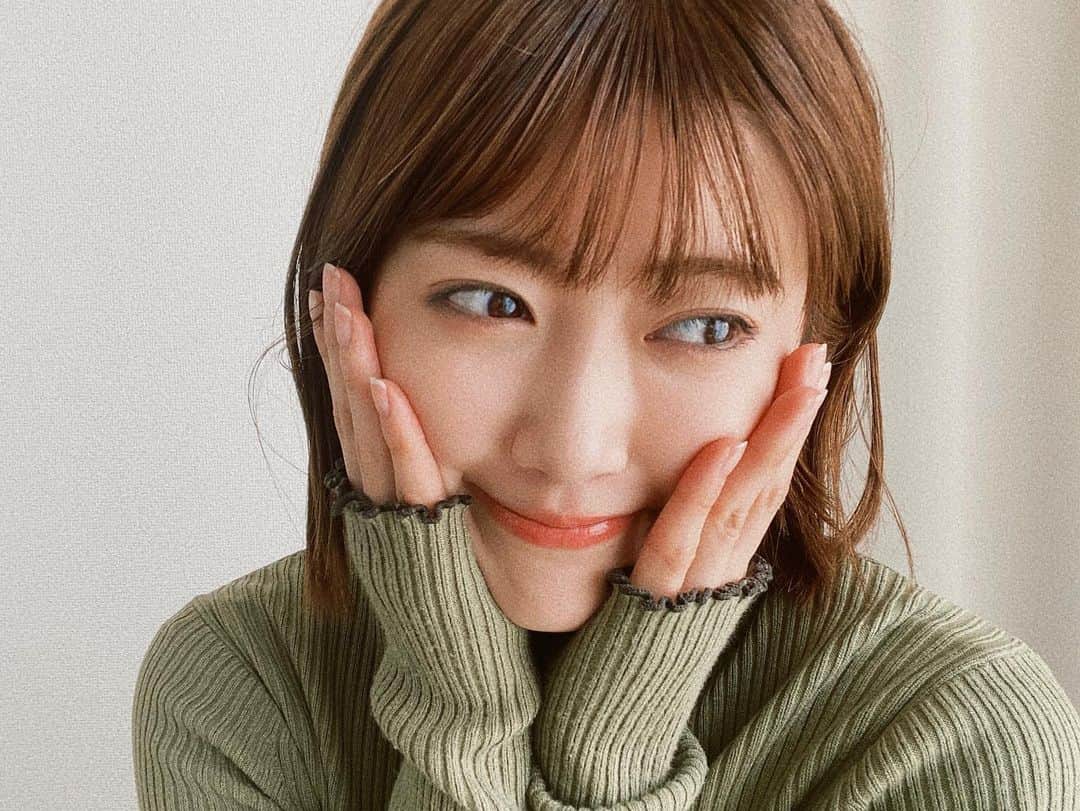 樋口日奈さんのインスタグラム写真 - (樋口日奈Instagram)「久しぶりに… 最近のメイクです👀💄 ベース:WA by do organic カラーコントロールプライマーPK01 シルキーパウダーファンデーションOC20オークル アイシャドウ:BOBBI BROWN ロングウェア クリーム シャドウスティック 06 リップ:BOBBI BROWN クラッシュドオイル インフューズド グロス09 ラインは引かずに…あとは軽くマスカラだけ💫」2月16日 16時01分 - higuchi_hina_official