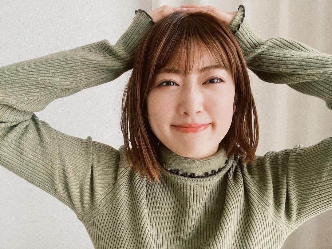 樋口日奈さんのインスタグラム写真 - (樋口日奈Instagram)「久しぶりに… 最近のメイクです👀💄 ベース:WA by do organic カラーコントロールプライマーPK01 シルキーパウダーファンデーションOC20オークル アイシャドウ:BOBBI BROWN ロングウェア クリーム シャドウスティック 06 リップ:BOBBI BROWN クラッシュドオイル インフューズド グロス09 ラインは引かずに…あとは軽くマスカラだけ💫」2月16日 16時01分 - higuchi_hina_official