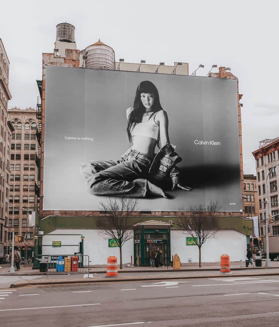 ジェニーさんのインスタグラム写真 - (ジェニーInstagram)「Back on Houston Street with @calvinklein 😉」2月16日 17時06分 - jennierubyjane