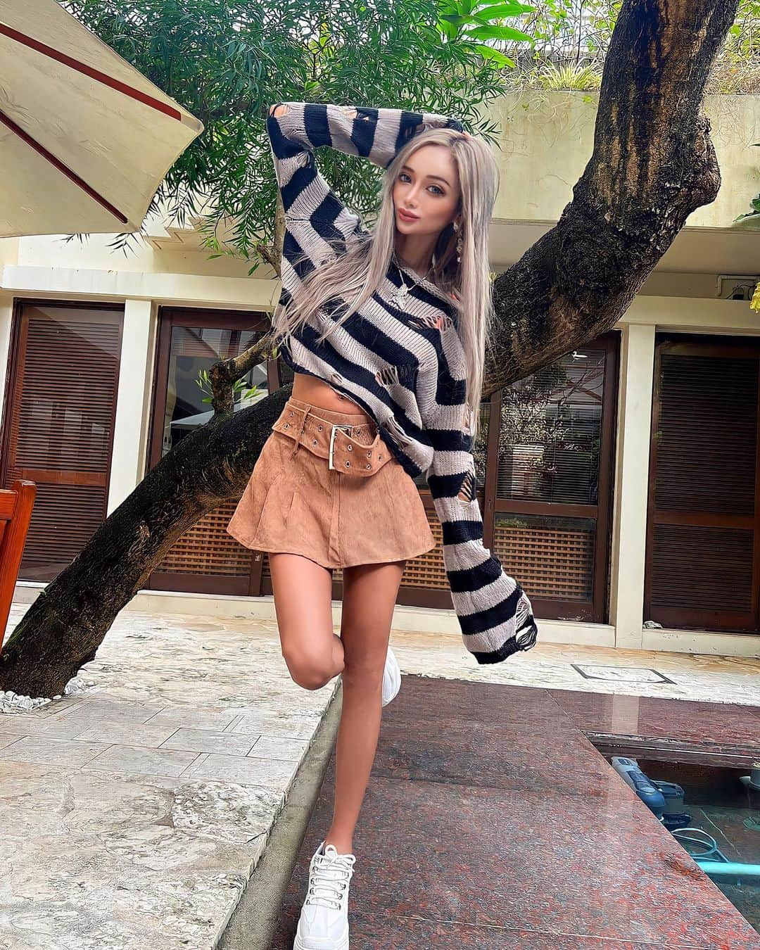 藤木そらさんのインスタグラム写真 - (藤木そらInstagram)「. . I'm Fujiki, who is lively and lively with bare legs even in winter🥰❣️ Gals are limited to bare legs (*^^*)👆👆 . .  こんばんは!(´▽｀) いまストーリーで意見募集しているからみて意見待ってます🥰❣️  たくさんみなさまと絡めて楽しいなあ(૭ ᐕ)૭🌟🌟  寒いのにギャルは生脚ですゎ👆👆ww ガクブルなのに、生脚はやめられへん🤣🤣  タイツは着圧以外履かないな😂  今日は久しぶりに冬晴れだったから嬉しかったな🥰❣️  いよいよ明後日ですよ！熱海でイベント💚🧡楽しみです(｡•᎑•｡)♡♬  チェキイベントもあるから、ぜひ熱海に集合です💙💙  全身 @shein_japan  . . . . . . . . . . .#生脚 #脚痩せ #shein購入品 #sheinコーデ #ギャル #ギャルコーデ #ママファッション #ギャルママ #ミニスカート #カジュアルコーデ」2月16日 20時31分 - sorafujiki