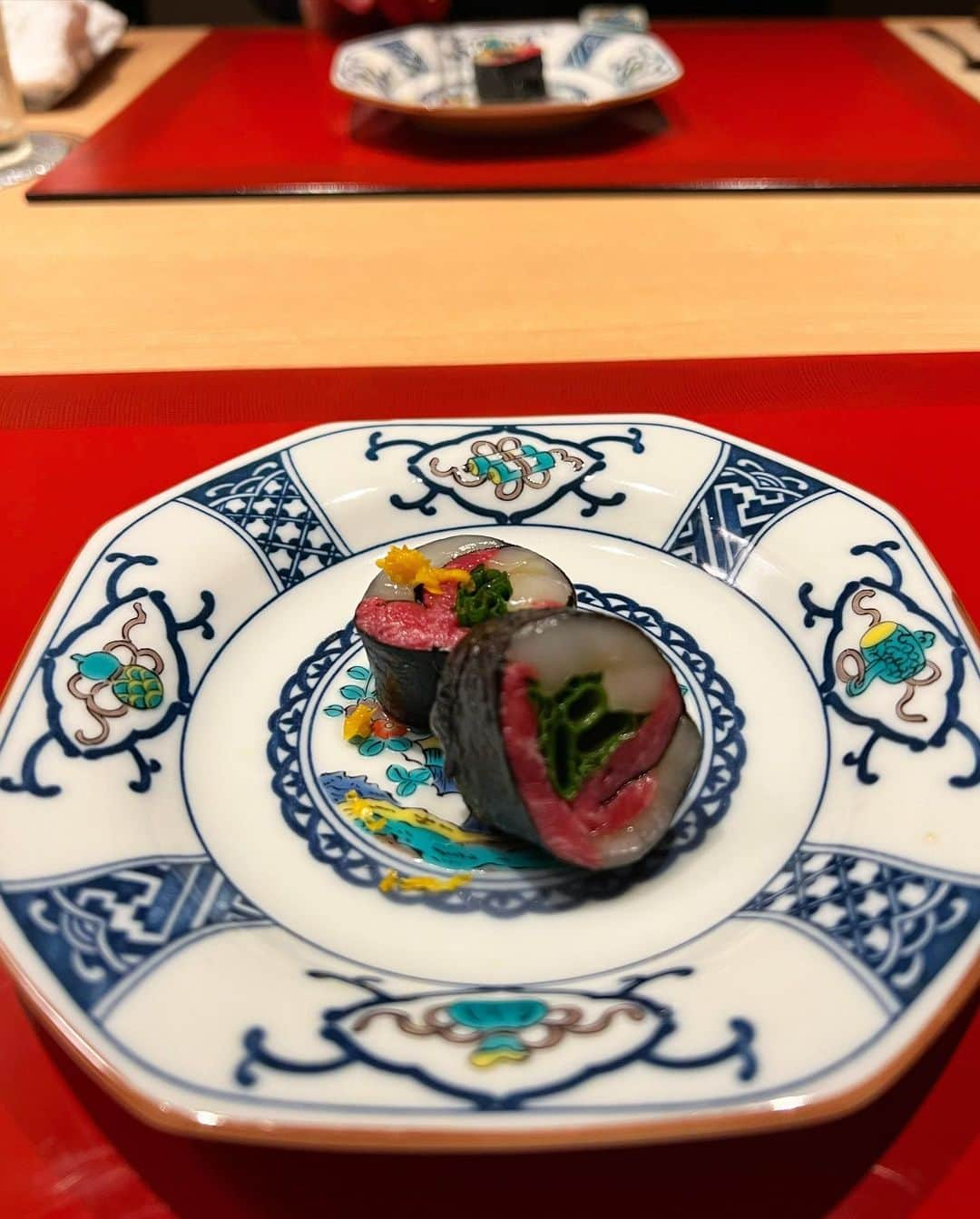 得あゆさんのインスタグラム写真 - (得あゆInstagram)「肉料理 狐の嫁入り🦊🥩 @kitsune_yomeiri_kyoto  フルコース頂きました❤️ 品数も14品ほどありかなら豪華！ コスパ素晴らしいです👏🏻👏🏻👏🏻 一品一品こだわりが伝わり、美味しい楽しい👏🏻✨  そして〆のご飯の時に………… 最後の🦊に会いたくて行っちゃうかも？笑  ・ ・ ・ ・ ・ ・ ・ ・ ・ ・ ・ ・ ・ ・ ・ ・ ・ ・ #狐の嫁入り#肉料理#焼肉#焼肉屋#京都#京都ごはん#京都グルメ#京都ランチ#京都ディナー#京都デート#京都駅グルメ#京都散策#お肉#肉食#肉食女子#お肉大好き#高級焼肉#kyotofood#kyotojapan#kyototrip#京都観光#関西グルメ#デート#夫婦デート#個室#個室ディナー#グルメ女子#食べ歩き#京都食べ歩き#映えグルメ」2月16日 21時31分 - tokuayu819