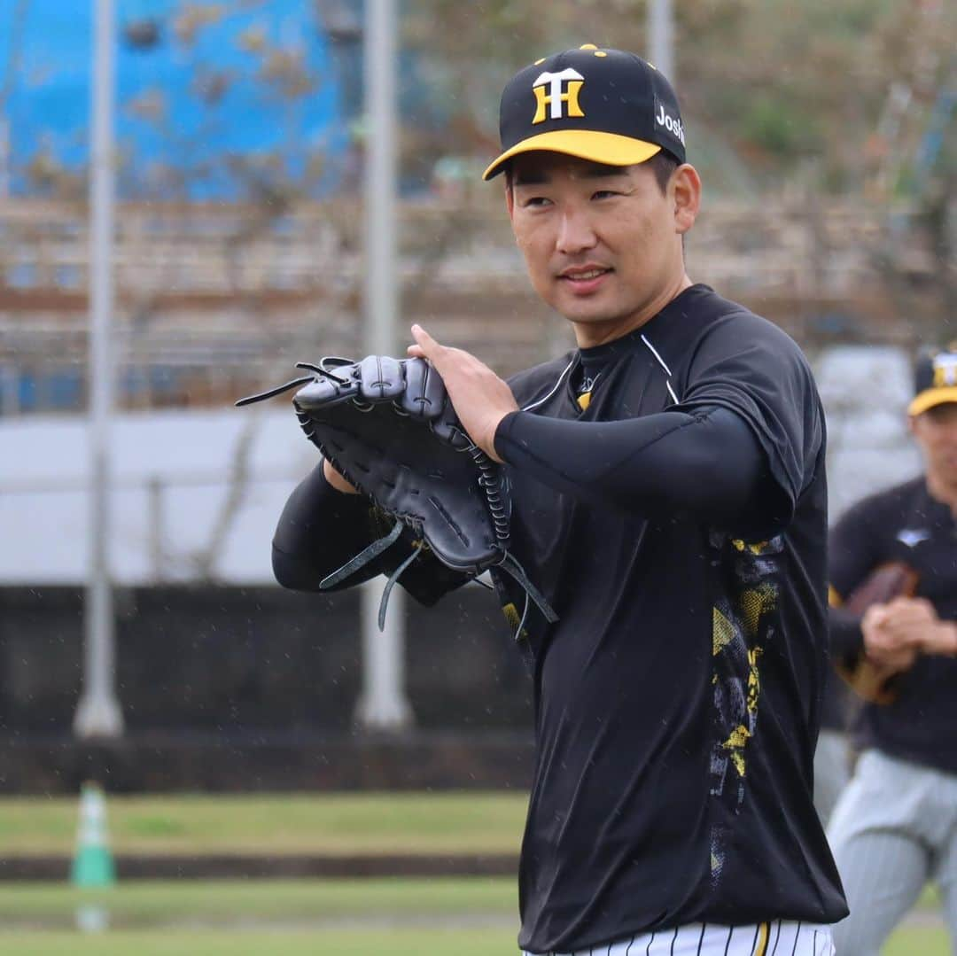 阪神タイガースさんのインスタグラム写真 - (阪神タイガースInstagram)「2月16日、宜野座村野球場での春季キャンプの様子・投手編です！ #青柳晃洋 選手 #キー太  #ジェレミービーズリー 選手 #カイルケラー 選手 #伊藤将司 選手 #岩崎優 選手 #岡留英貴 選手 #ブライアンケラー 選手 #才木浩人 選手 #西純矢 選手 #岩貞祐太 選手 #阪神タイガース  #宜野座キャンプ  #ARE ★キャンプ中継は#虎テレ で！」2月16日 23時13分 - hanshintigers_official