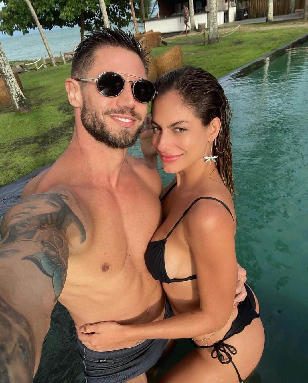 Jonas Sulzbachさんのインスタグラム写真 - (Jonas SulzbachInstagram)「PARABÉNS MEU AMOR!! Te desejo só as melhores coisas desse mundo, pq tu merece muito! Que Deus continue te guiando e iluminando seu caminho. Tu é uma mulher F*DAAA e tenho muito orgulho de ti, menina mulher que me apaixonei no dia em que conheci. Você faz toda a diferença na minha vida meu amor.  Continue sempre com essa alegria de viver e coragem para encarar todos desafios dessa vida! A sua positividade e fé te trouxeram até aqui e vão te levar para onde tu quiser!  Te amooo e sou muito grato por ter você ao meu lado @marigonzalez 🤍」2月17日 3時01分 - jonassulzbach