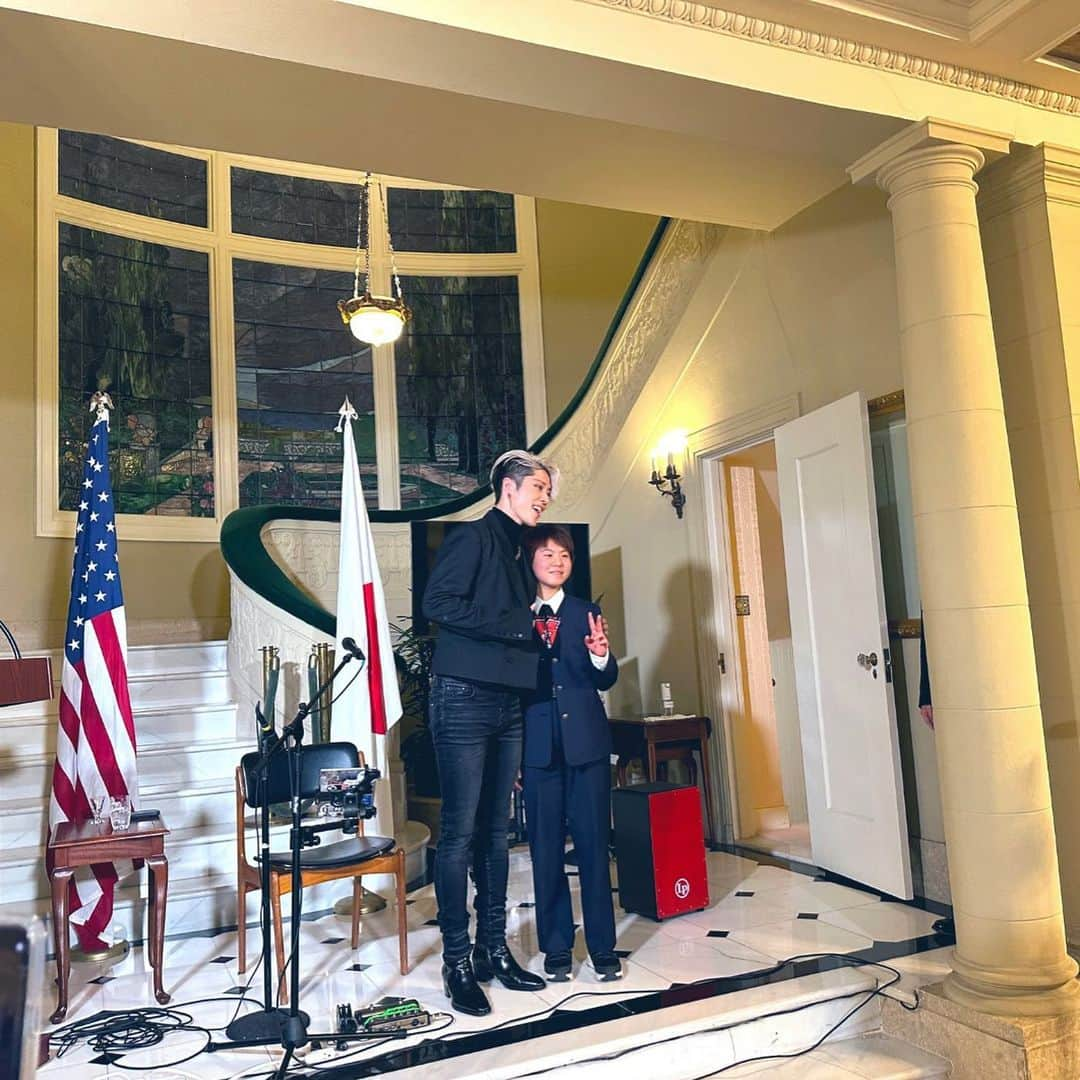 雅-MIYAVI-さんのインスタグラム写真 - (雅-MIYAVI-Instagram)「Such an honor to rock out at the Japanese consulate in San Francisco  @japaninsf with @yoyoka_drums thanks for having us 🇯🇵🤝🇺🇸  サンフランシスコ日本領事館にて、ヨヨカちゃんと。お招きありがとうございました🙏🏻」2月17日 4時57分 - miyavi_ishihara