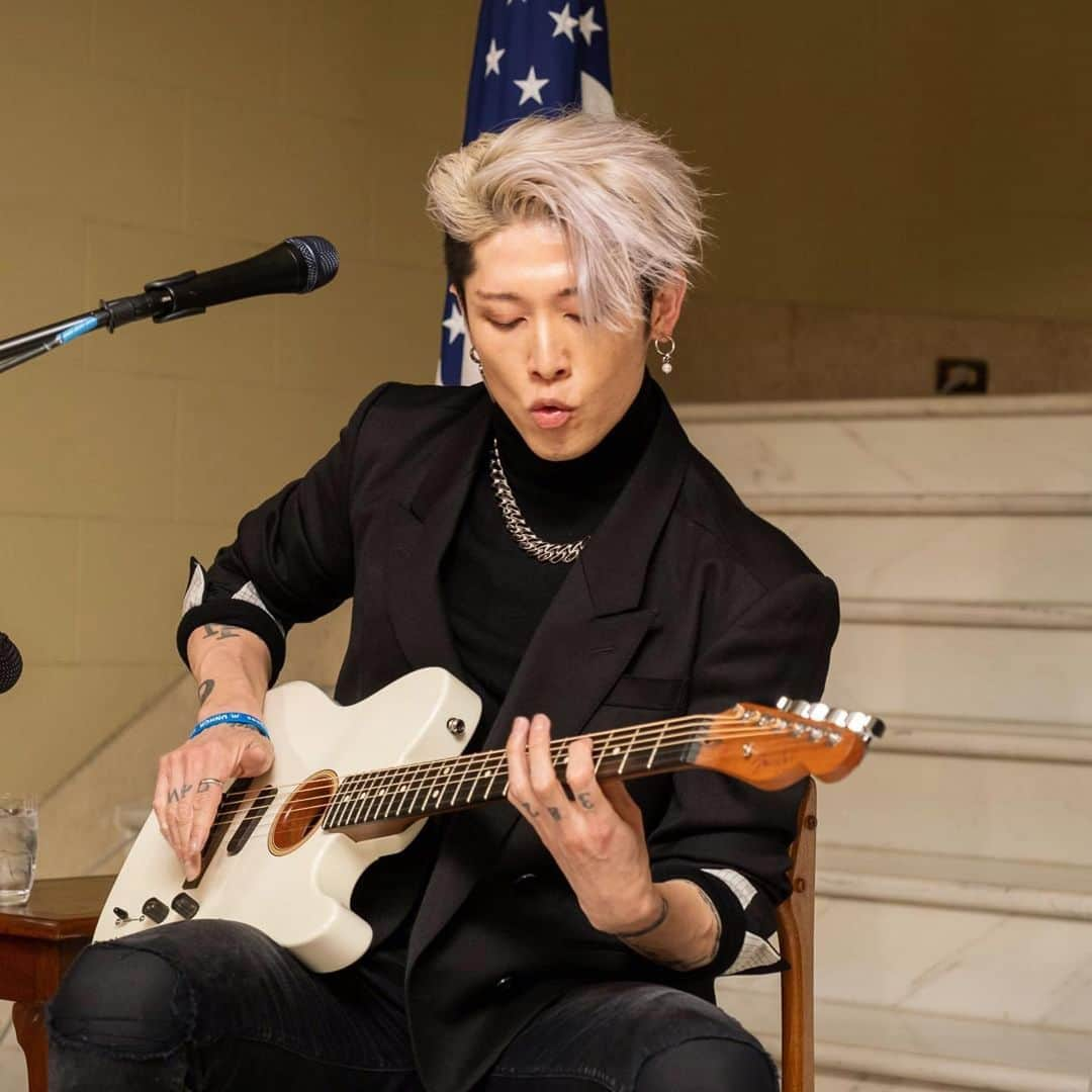 雅-MIYAVI-さんのインスタグラム写真 - (雅-MIYAVI-Instagram)「Such an honor to rock out at the Japanese consulate in San Francisco  @japaninsf with @yoyoka_drums thanks for having us 🇯🇵🤝🇺🇸  サンフランシスコ日本領事館にて、ヨヨカちゃんと。お招きありがとうございました🙏🏻」2月17日 4時57分 - miyavi_ishihara